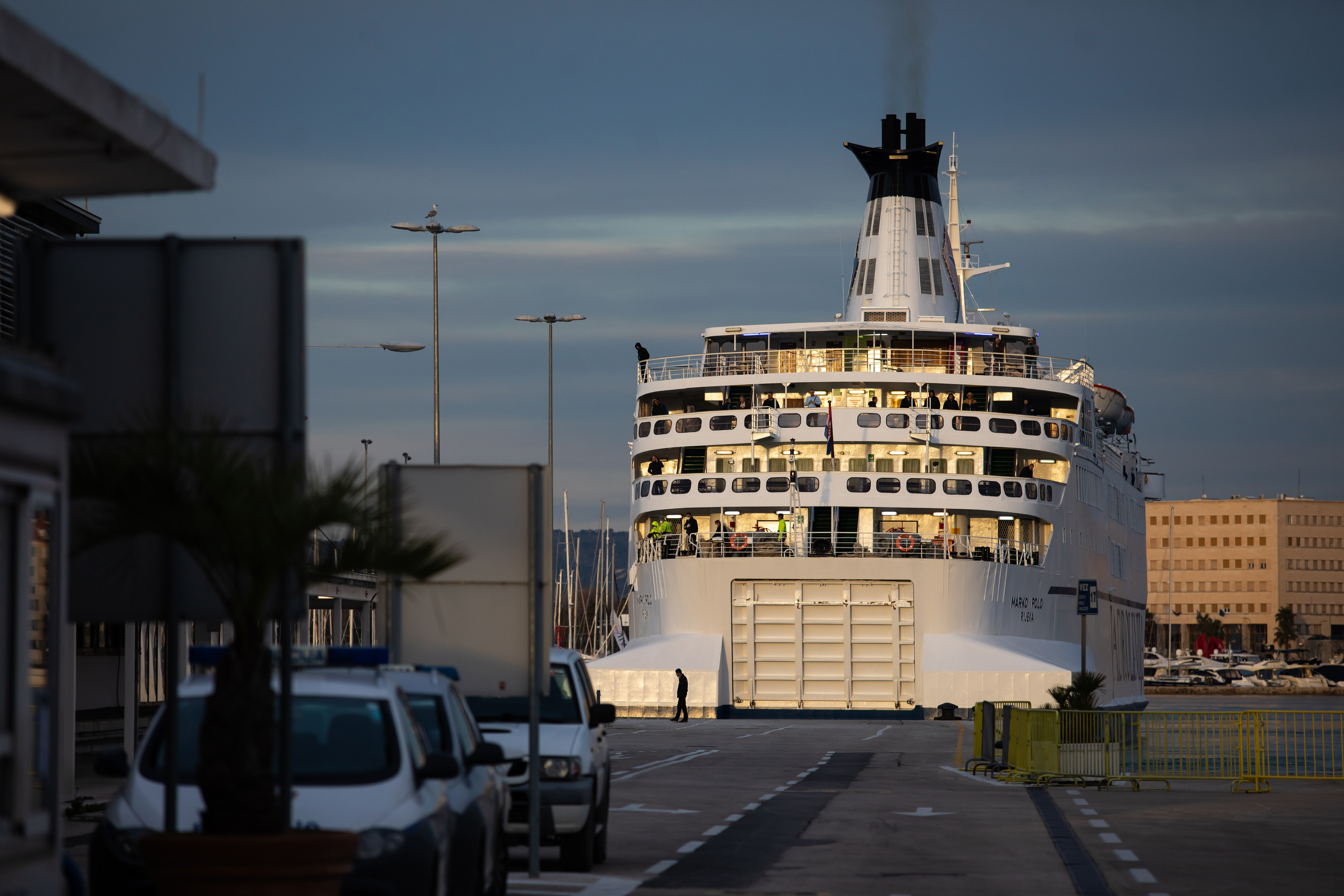 11.03.2020., Split - U Split stigao trajekt s putnicima iz Italije za koje su pripremljene posebne mjere zbog opasnosti od koronavriusa. rPhoto: Milan Sabic/PIXSELL