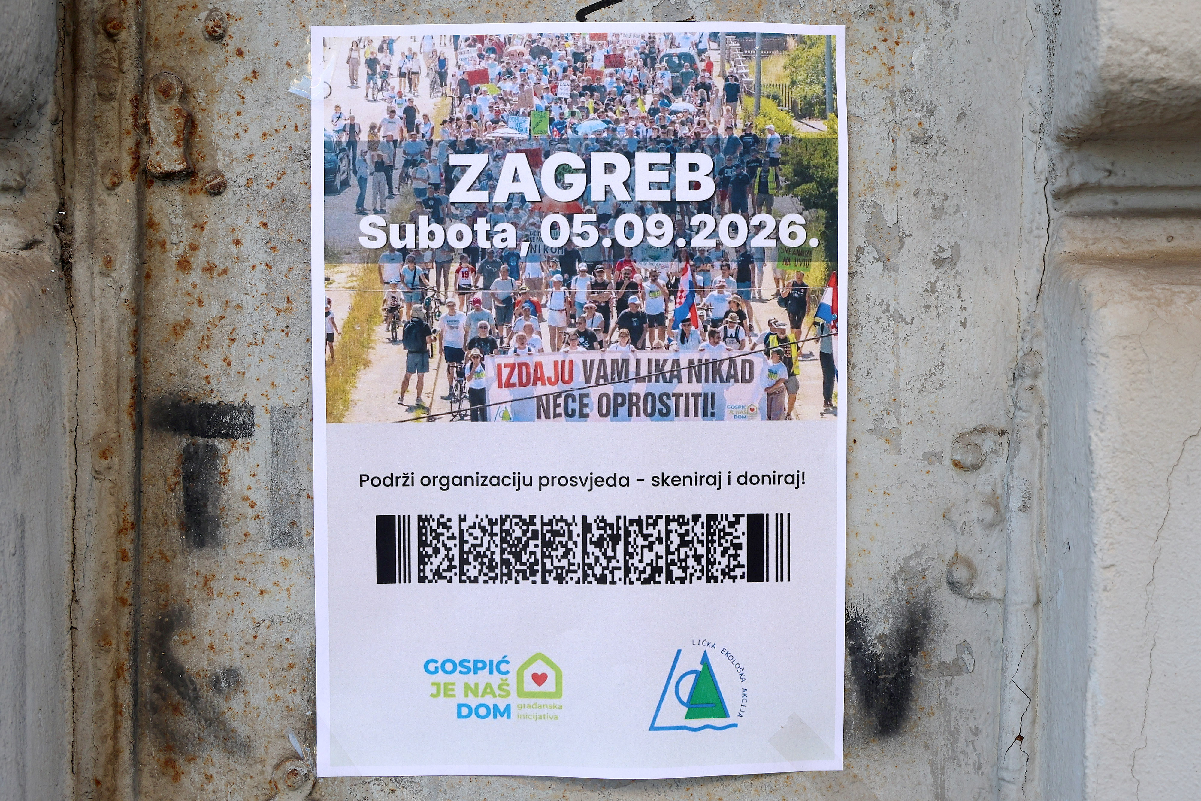 Inicijatori prosvjeda zbog odlaganja otpada u Lici, koji ce se odrzati 5. rujna u Zagrebu, plakatima traze donacije za, kako kazu, "ogranizaciju prosvjeda". Photo: Patrik Macek/PIXSELL