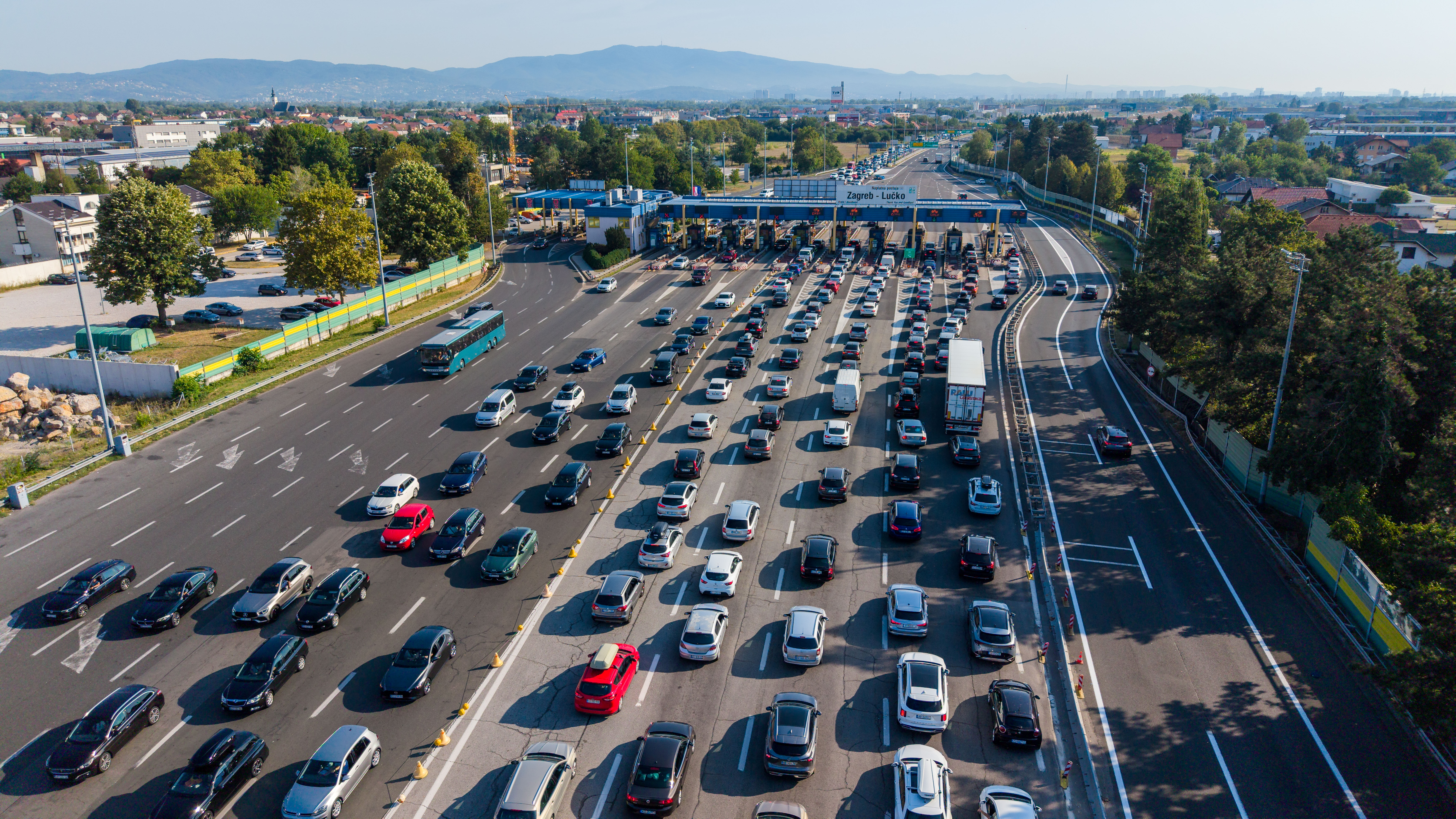 01.08.2026., Zagreb - Guzve i povremeni zastoj na naplatnim kucicama Lucko prema i iz smjera mora. Photo: Igor Soban/PIXSELL