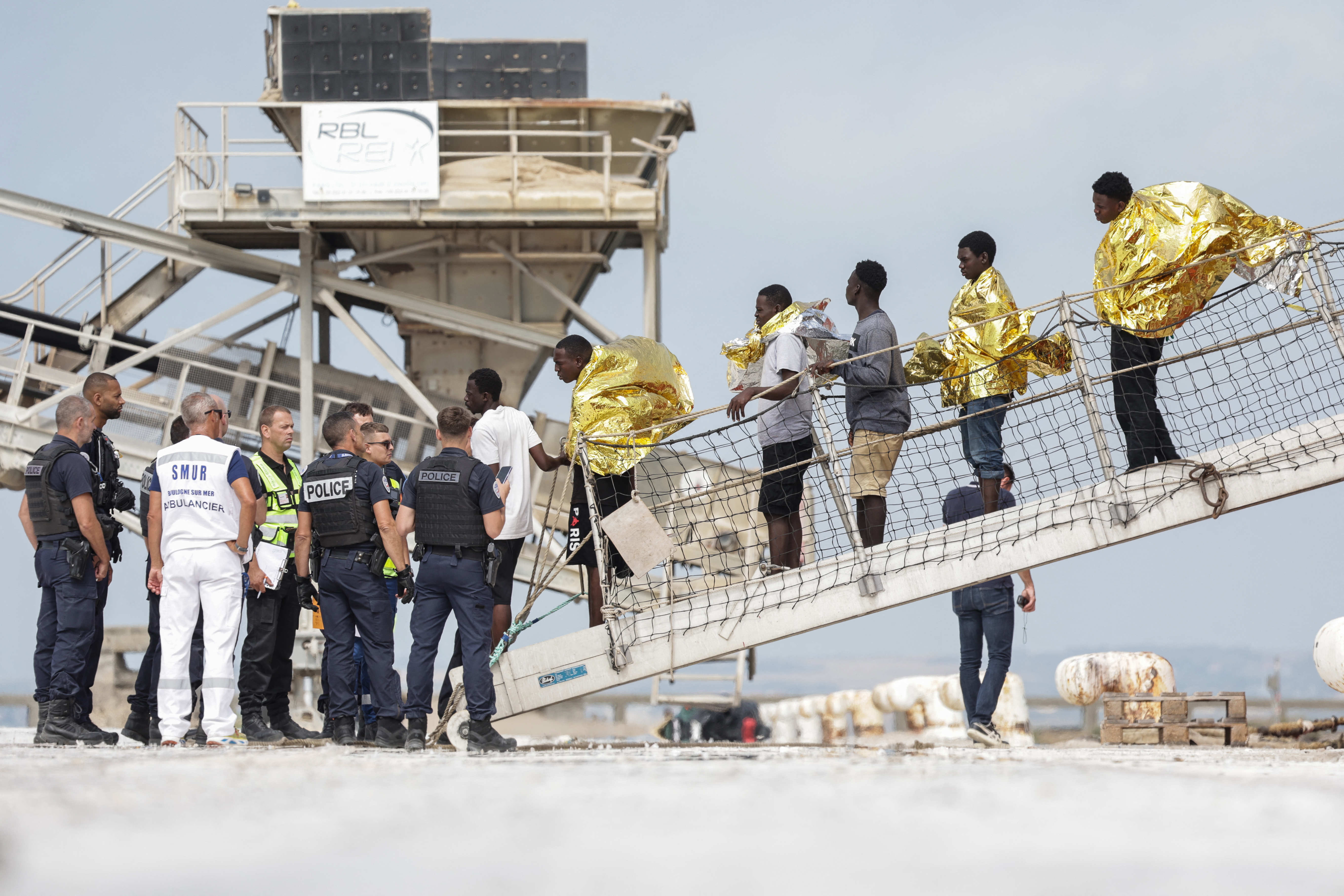 Migrants disembark from the French rescue ship Minck. (Photo by Sameer AL-DOUMY / AFP)