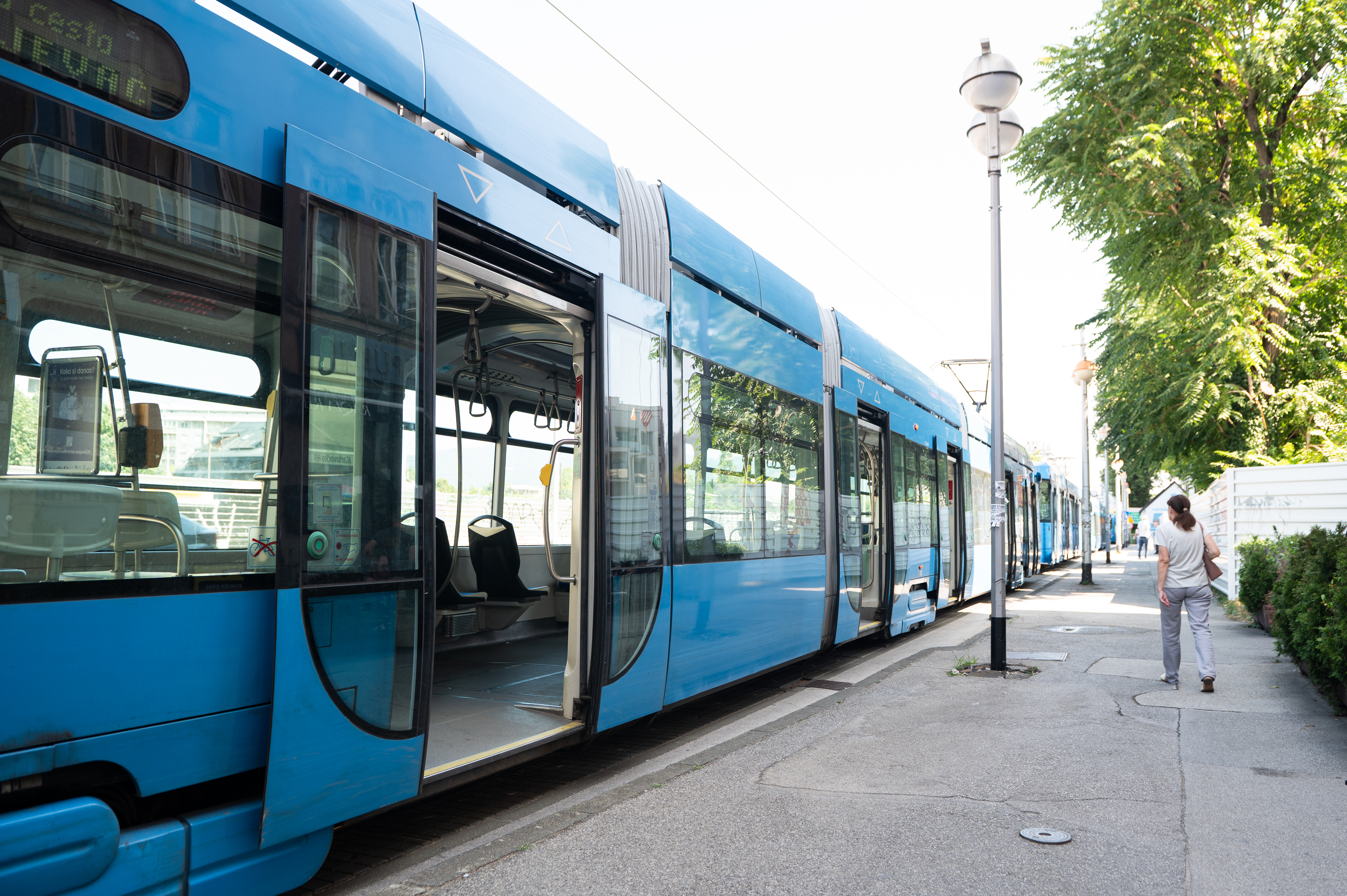 Zastoj tramvaja zbog prometne nesrece na Savskoj cesti. Photo: Luka Antunac/PIXSELL