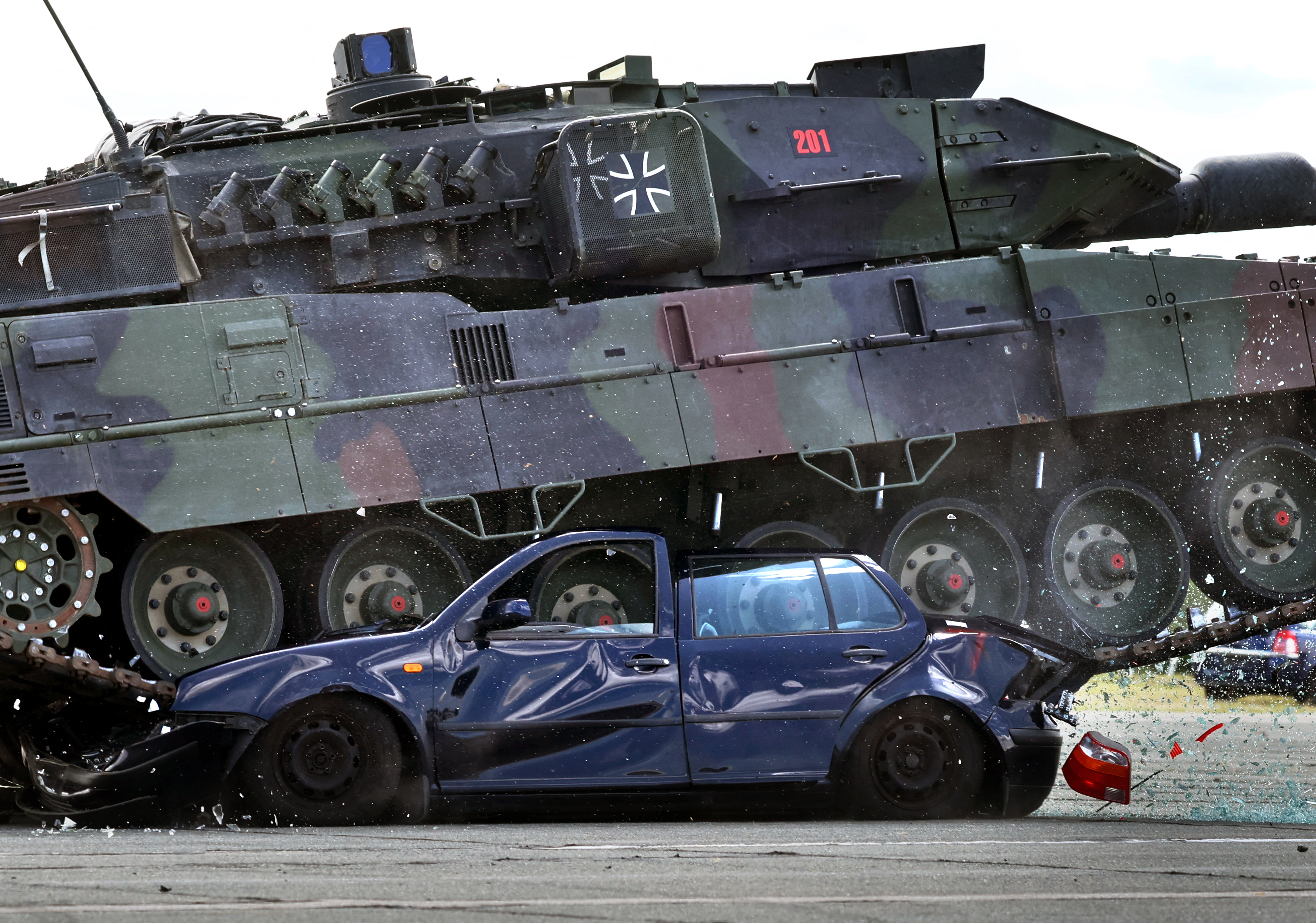 A Leopard 2 A7V performs a dynamic display during the Armed Forces Day at the Bundeswehr University Munich on June 6, 2026.