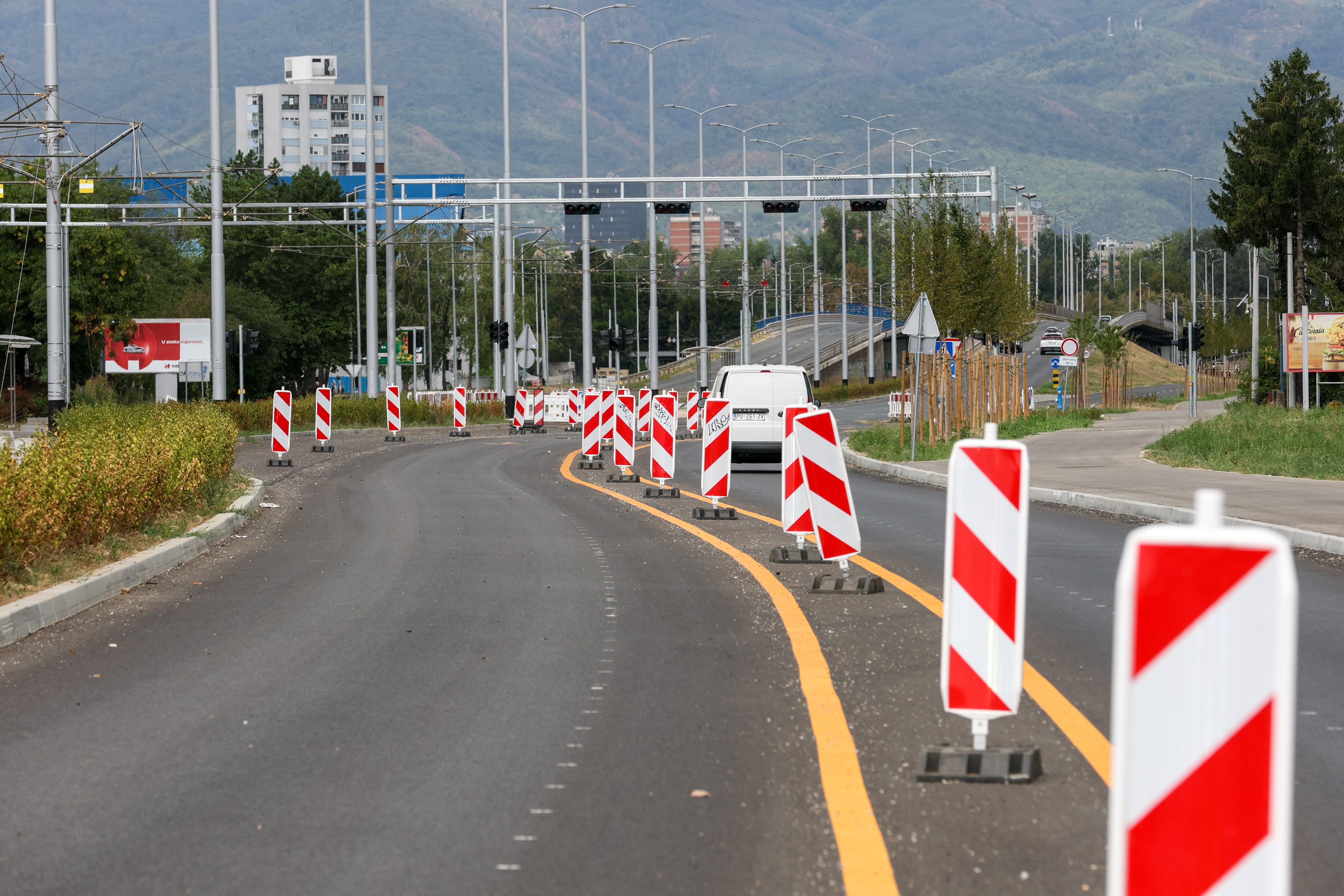 29.08.2026., Zagreb - Radovi na Sarajevskoj cesti u Zagrebu ulaze u zavrsnu fazu, a uspostava tramvajskog prometa i zavrsetak ovog dijela radova ocekuju se tijekom rujna 2026. godine. Photo: Igor Kralj/PIXSELL