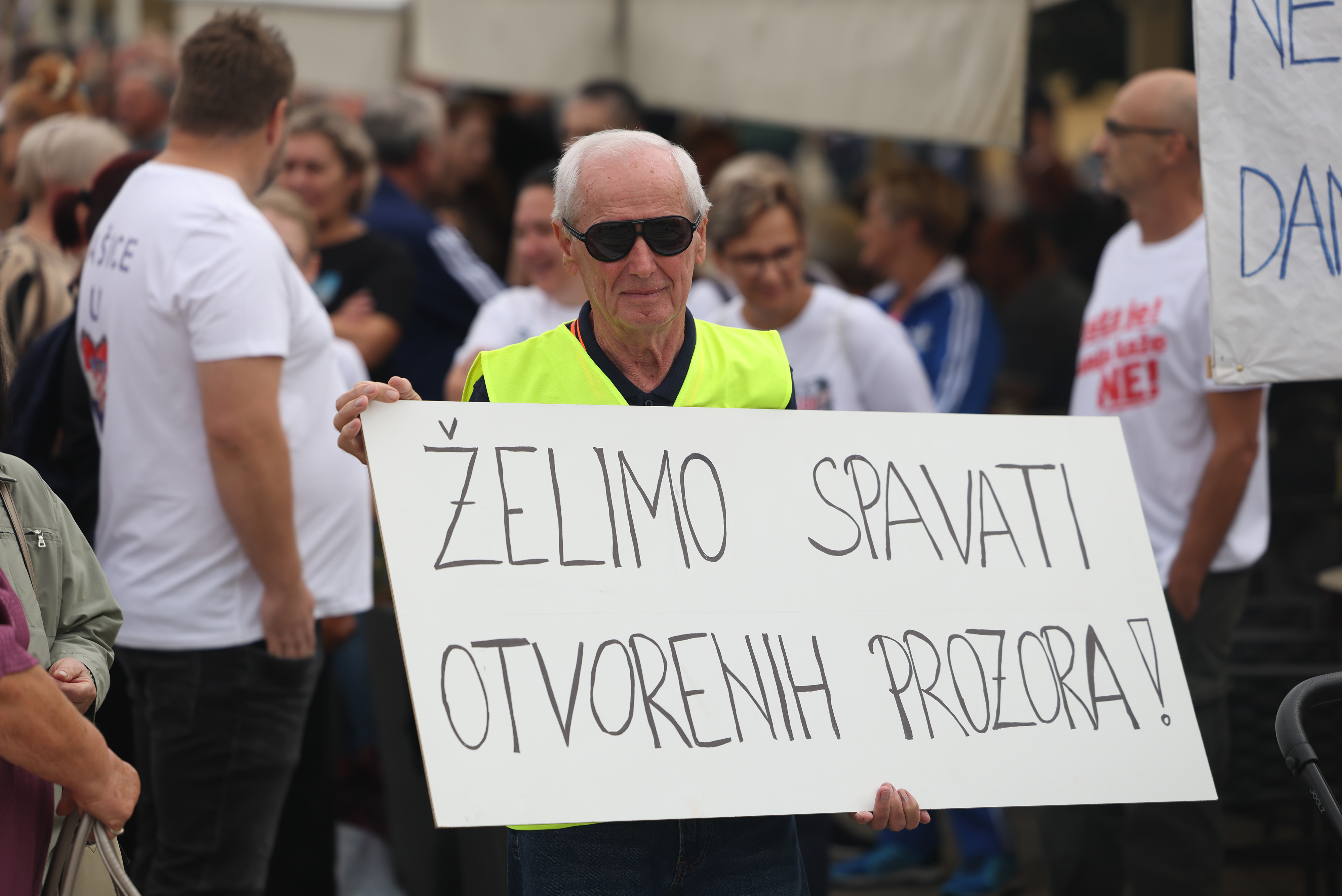 19.09.2026., Nasice- Zbog otpada iz Gospica koji bi se trebao spaljivati u cementari Nexe, gradjani Nasica organizirali su prosvjed. Photo: David Jerkovic/PIXSELL