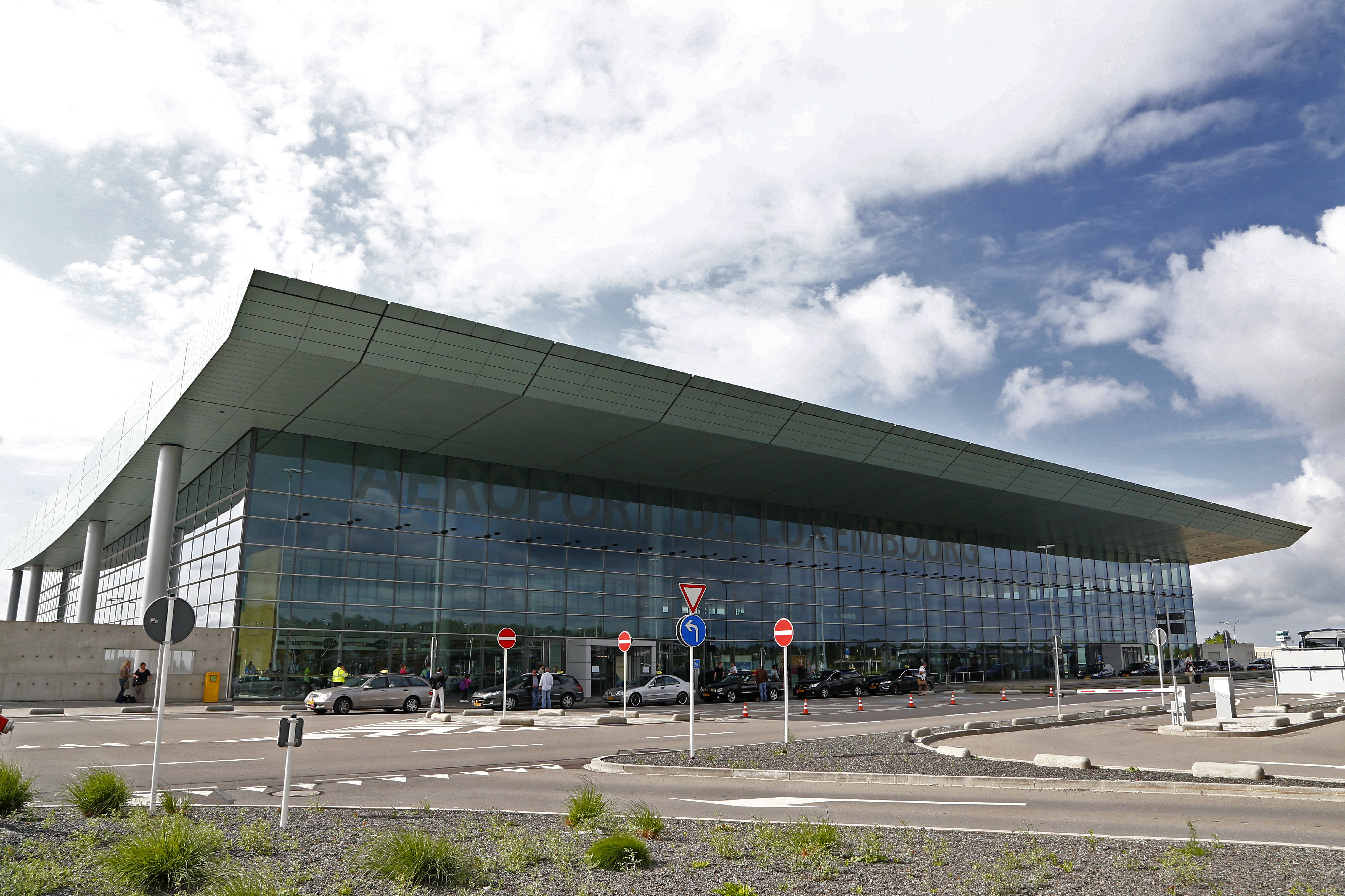 This picture shows the Luxembourg Findel airport, on July 18, 2012. AFP PHOTO / ALEXANDER KLEIN (Photo by ALEXANDER KLEIN / AFP)