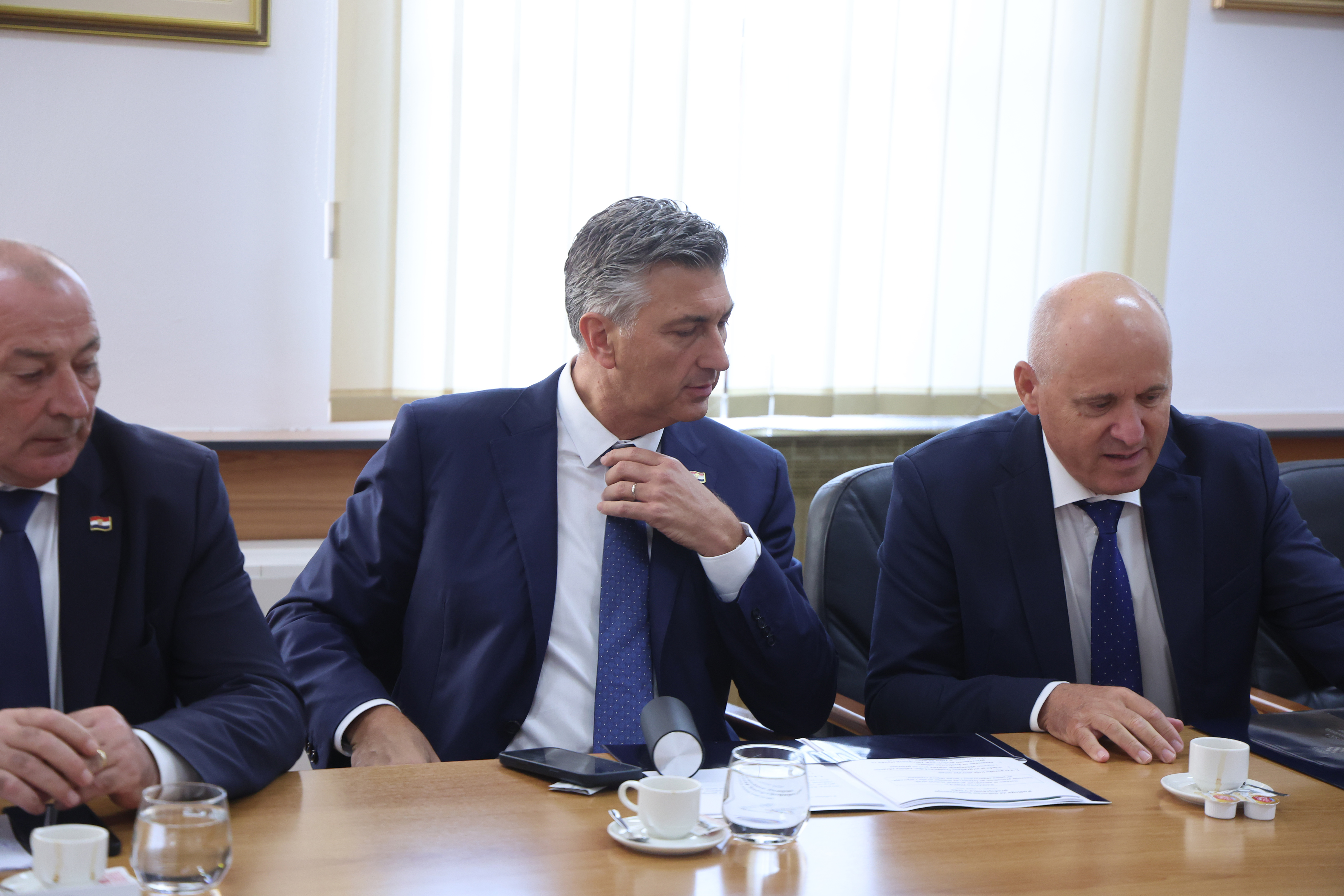 02.09.2026. Gospic - Predsjednik Vlade Andrej Plenković, zajedno s članovima Vlade, održatiće sastanak s predstavnicima nadležnih institucija, lokalne zajednice (župan i svi gradonačelnici i načelnici u Ličko-senjskoj županiji)