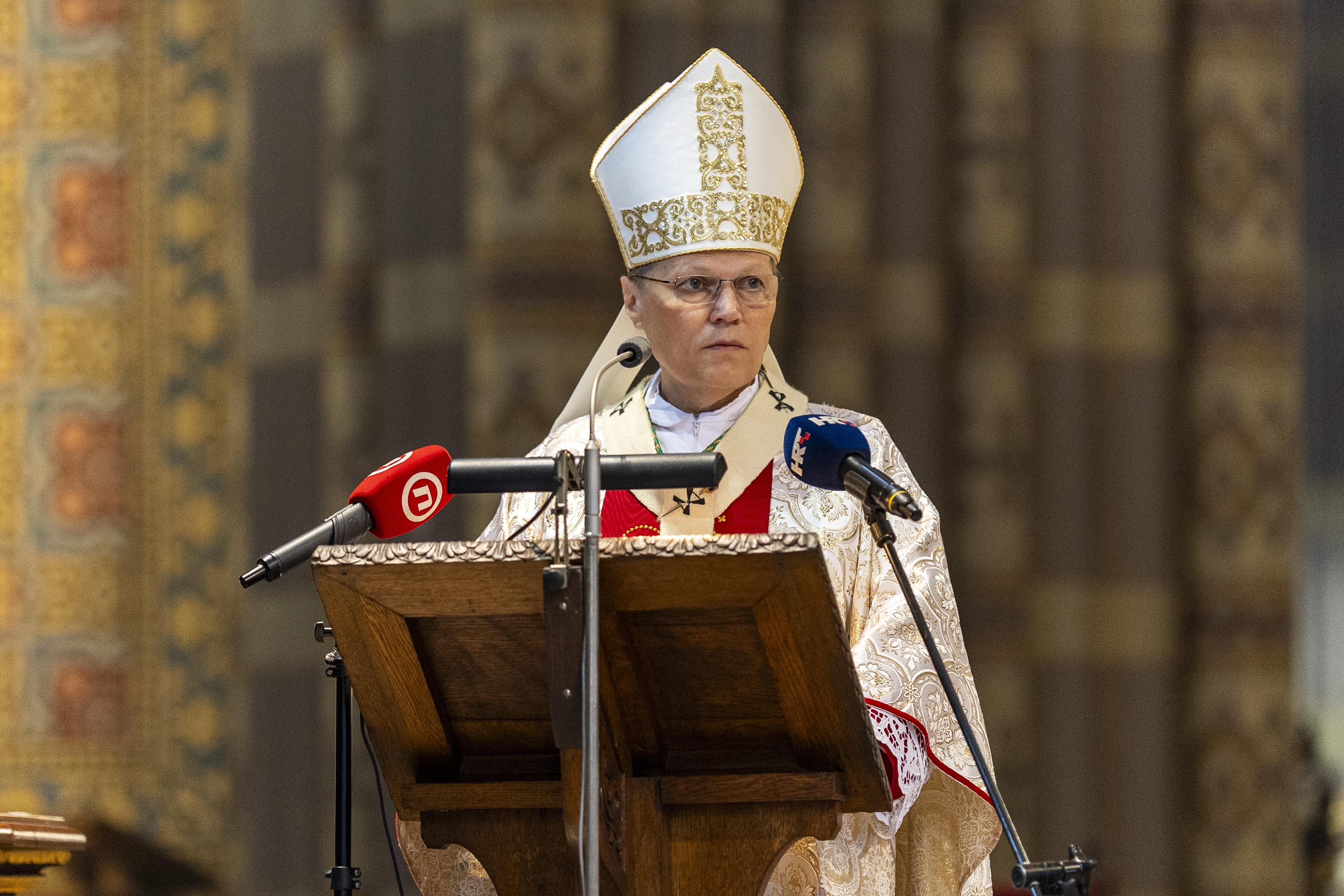 20.04.2025., Djakovo - Na svetkovinu Uskrsa, dakovacko-osjecki nadbiskup Djuro Hranic predvodio je sredisnje euharistijsko slavlje u dakovackoj katedrali. Photo: Borna jaksic/PIXSELL