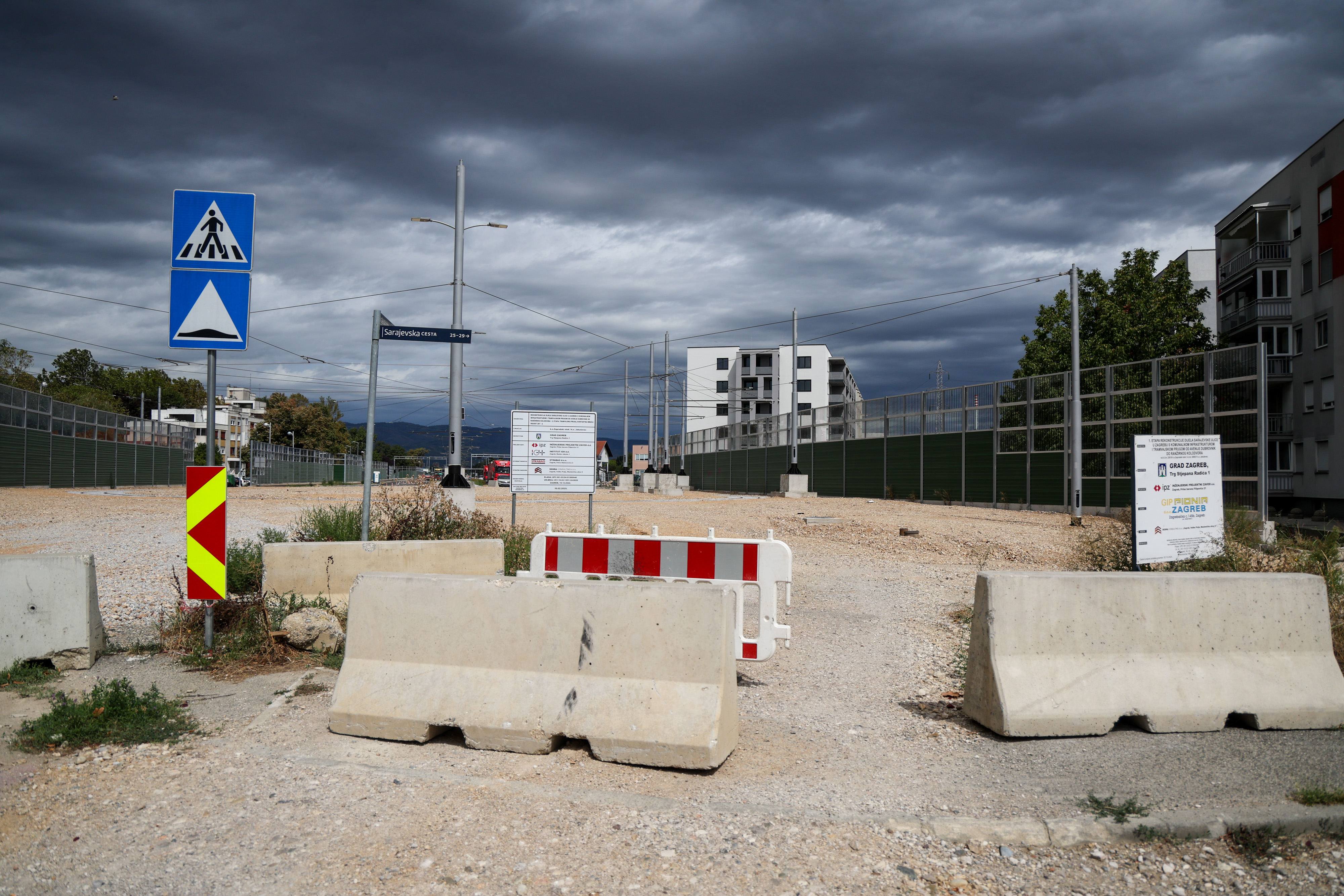 Radovi na Sarajevskoj cesti u Zagrebu ulaze u zavrsnu fazu, a uspostava tramvajskog prometa i zavrsetak ovog dijela radova ocekuju se tijekom rujna 2026. godine. Photo: Igor Kralj/PIXSELL