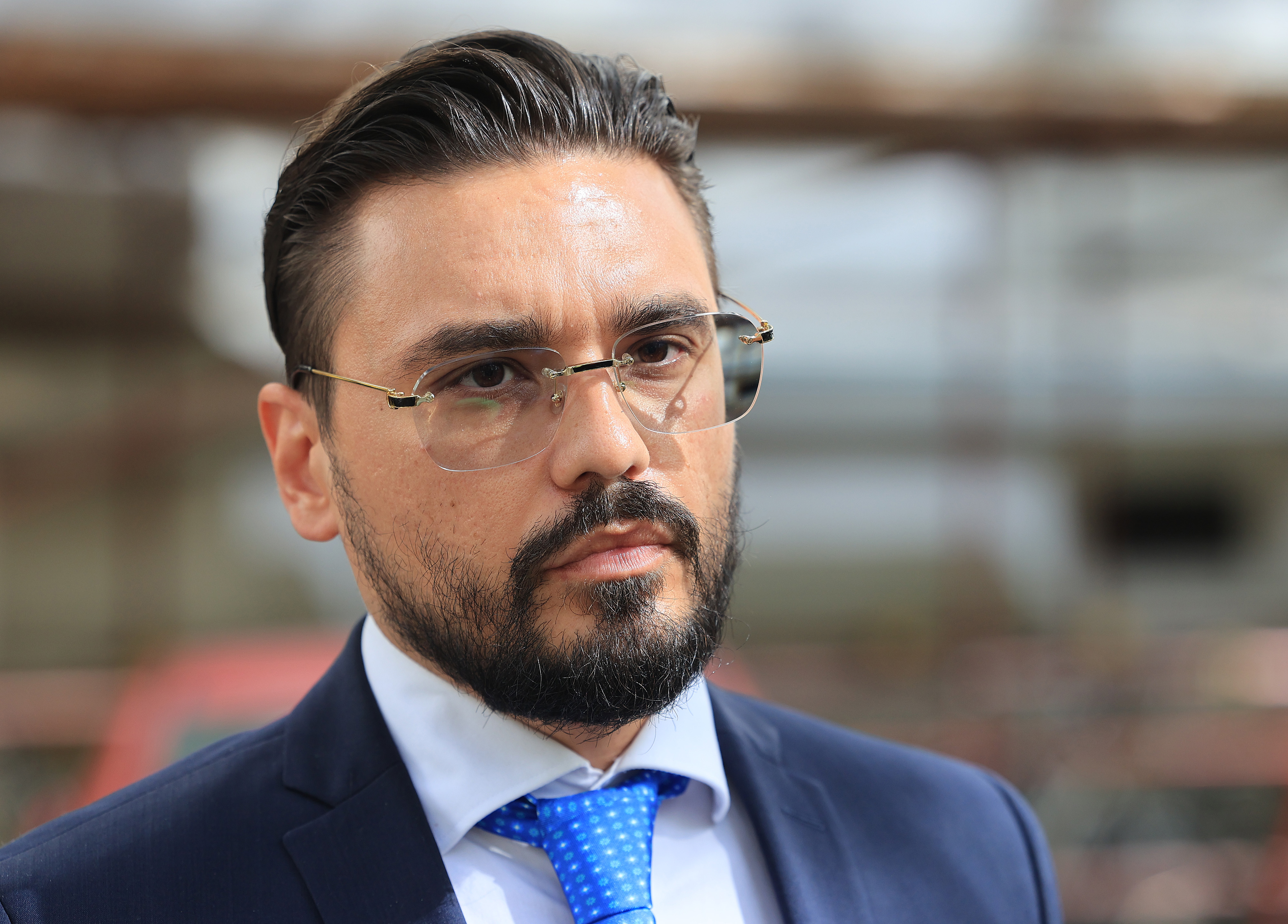 Nasmijana Josipa Culina (Rimac) osumnjicena u slucaju Vjetroelektrane pojavila se na Zupanijskom sudu, a njen odvjetnik Ivan Grzic obratio se medijima