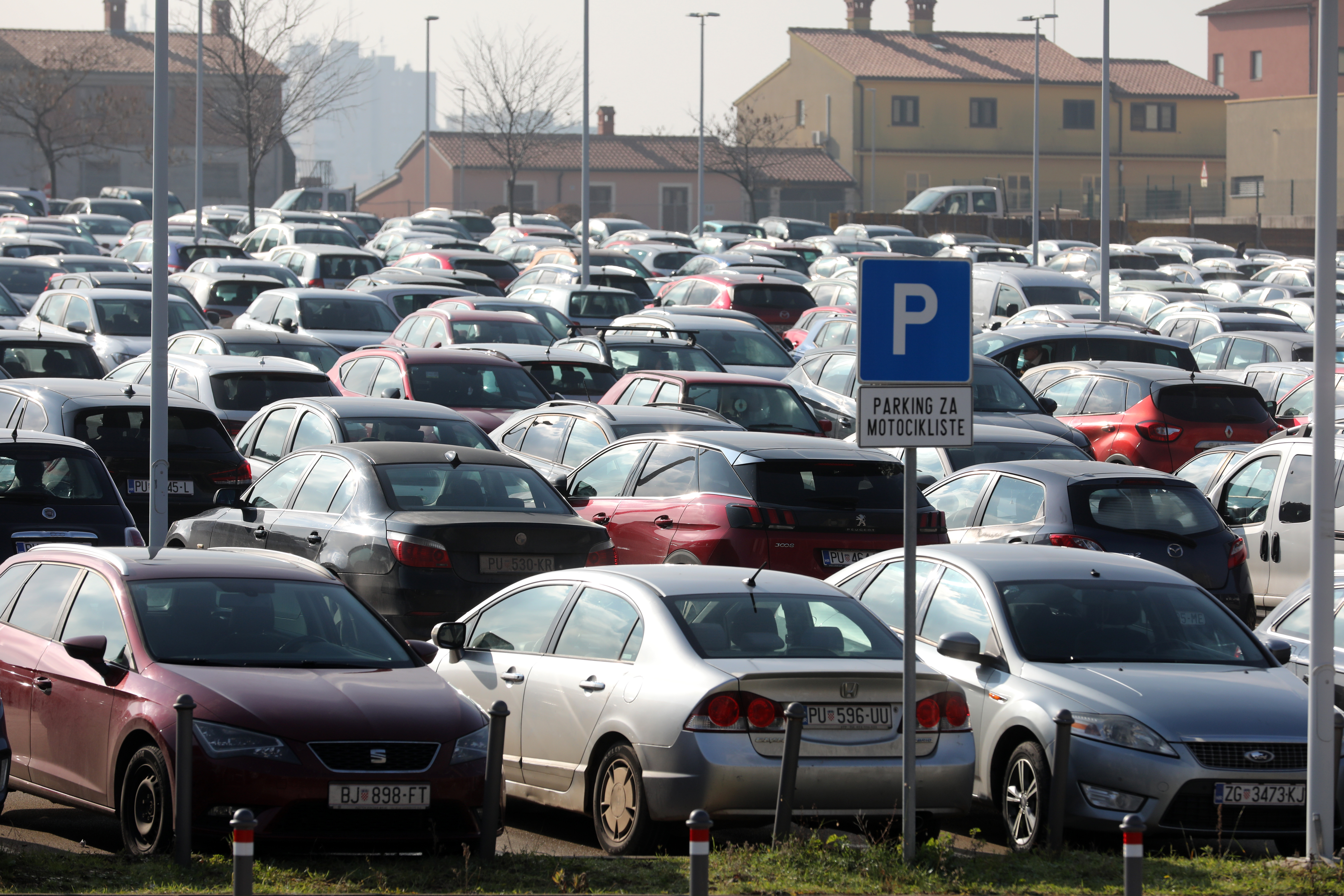 28.01.2026., Pula - Parking pulske Opće bolnice. Photo: Sasa Miljevic/PIXSELL