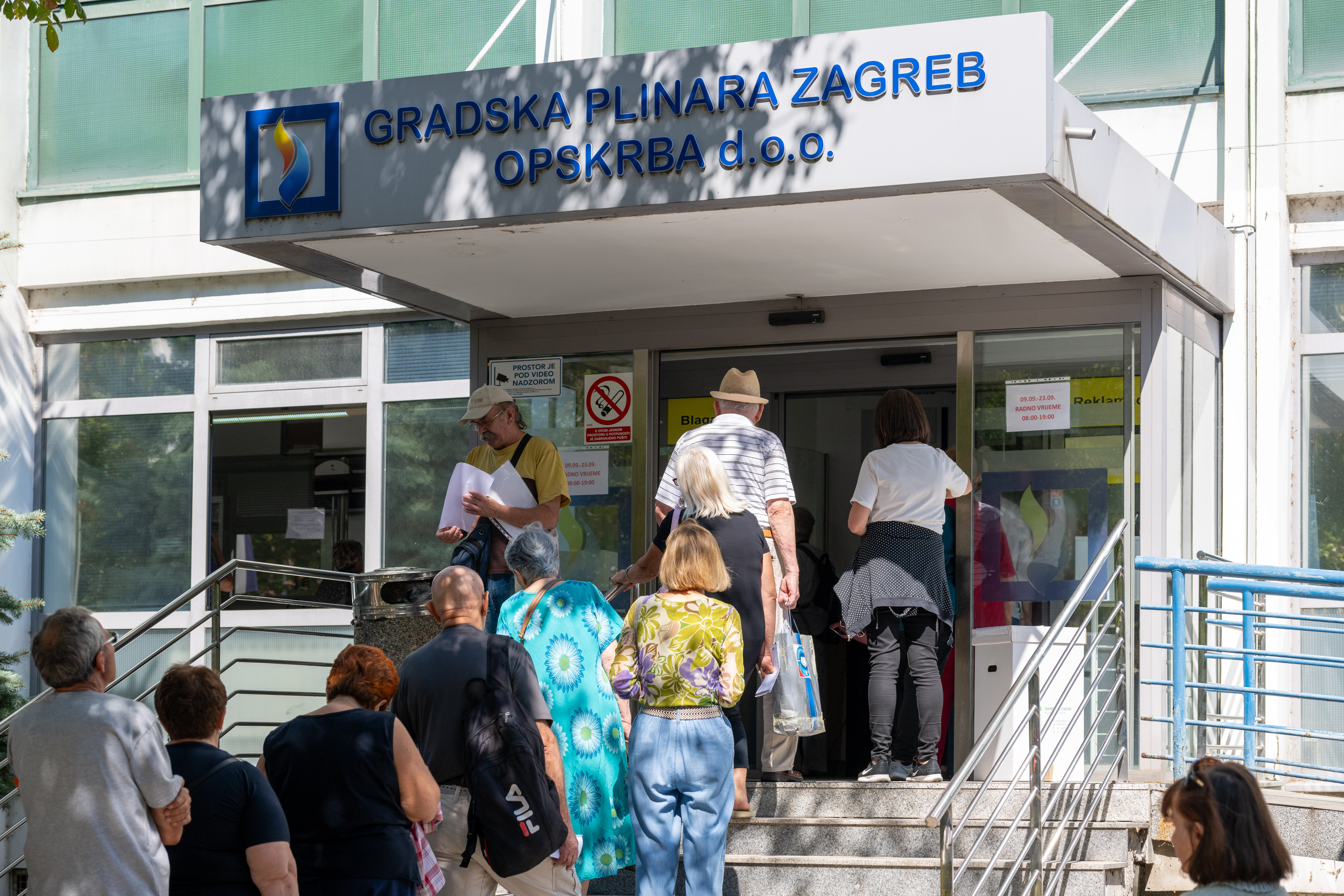 Opskrba (GPZO) nastale su velike guzve gradjana koji zele ostati njihovi korisnici i na vrijeme do roka koji istjece 23. rujna, zatraziti ostanak u GPZO-u te plin placati 10 centi jeftinije po megavatsatu