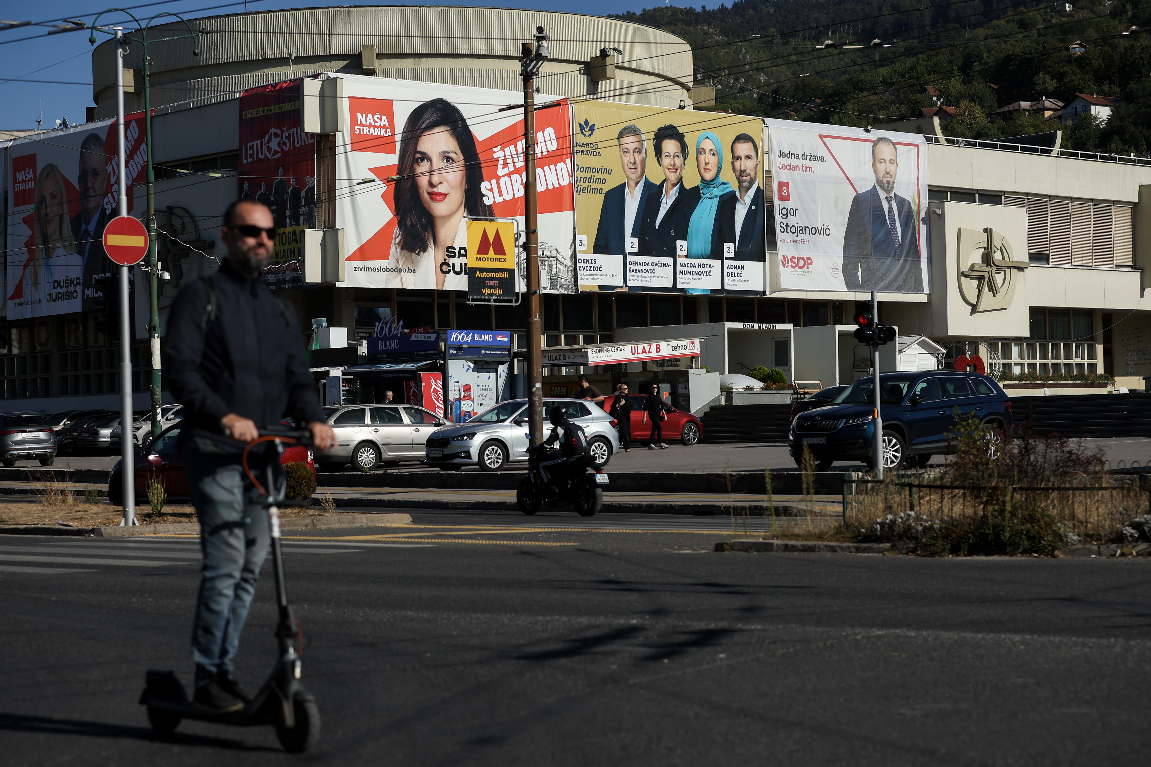 Plakati kandidata na Opcim izborima u BiH. Photo: Armin Durgut/PIXSELL
