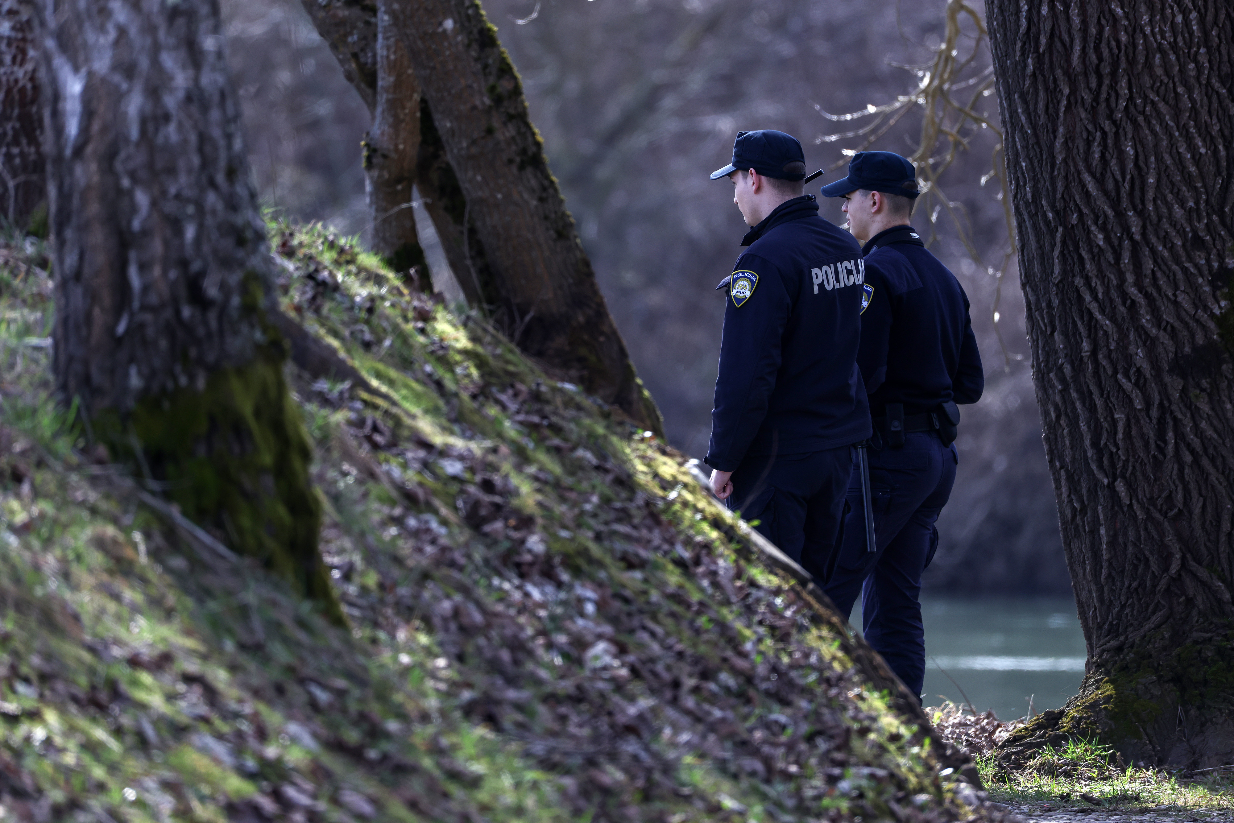 23.02.2026., Hrvatska Kostajnica - Tijekom noci na rijeci Uni doslo je do prevrtanja camca u kojem se nalazilo nekoliko osoba. Dok su tri osobe izvucene iz Rijeke, jedna je osoba smrtno stradala. Photo: Josip Mikacic/PIXSELL
