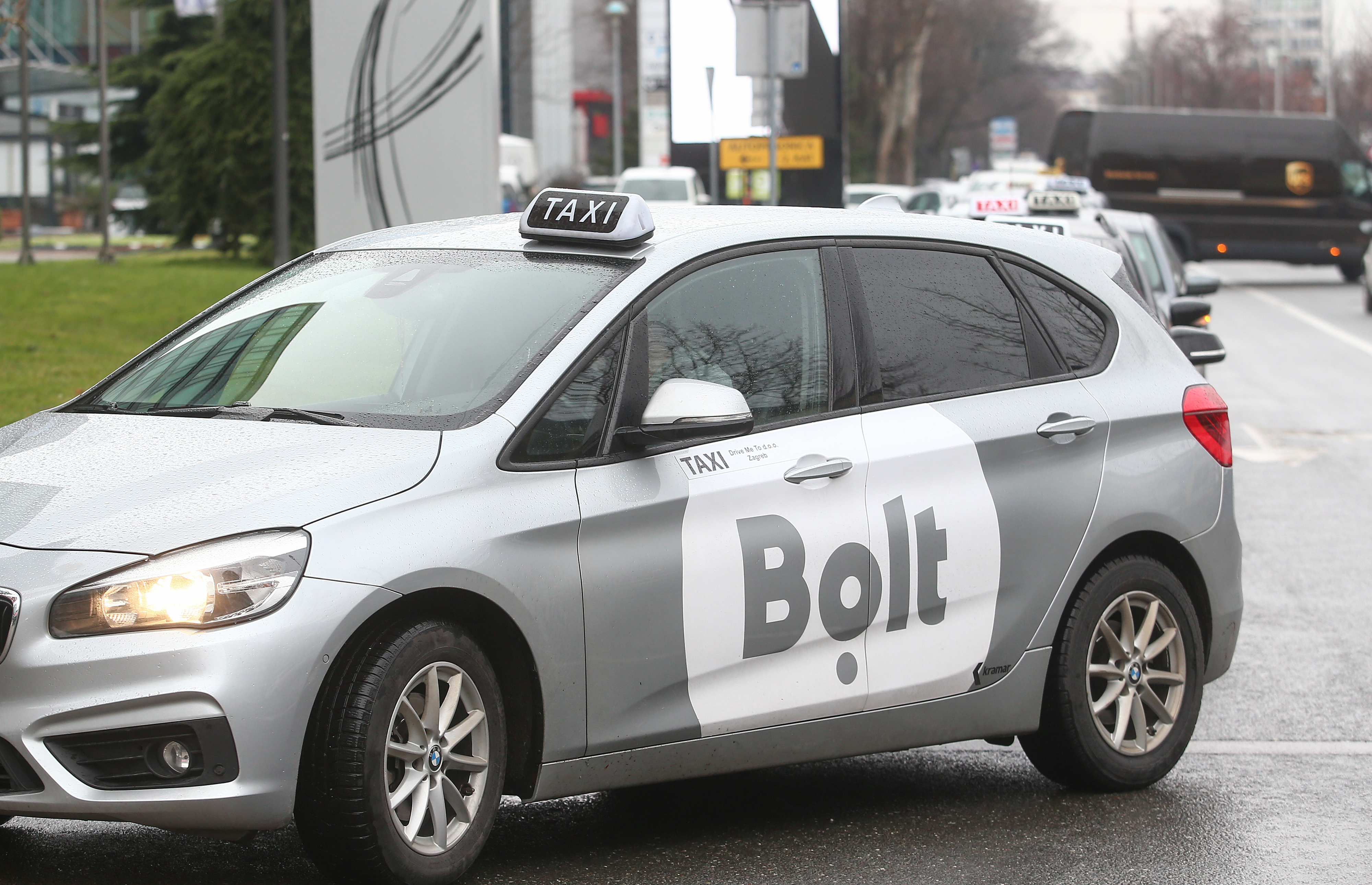 09.02.2021., Zagreb - Novoosnovani Nezavisni sindikat vozaca taksija odrzao prosvjed upozorenja, ispred sjedista Bolta u Radnickoj cesti.rPhoto: Matija Habljak/PIXSELL