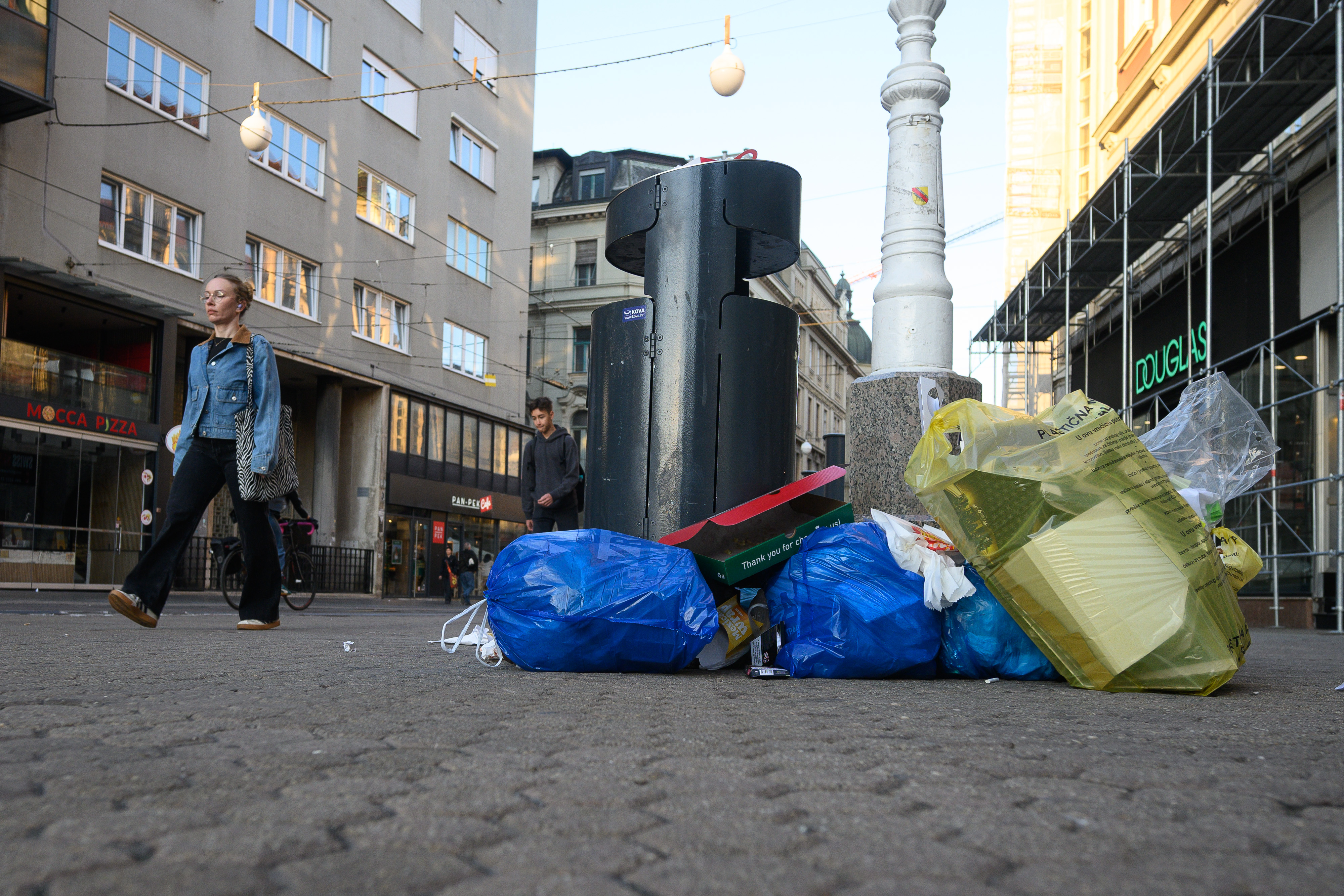 29.09.2026., Zagreb - Atmosfera u centri grada na drugi dan strajka radnika ZET-a i Zagrebackog holdinga. Smece na pocetku Ilice. Photo: Davor Puklavec/PIXSELL