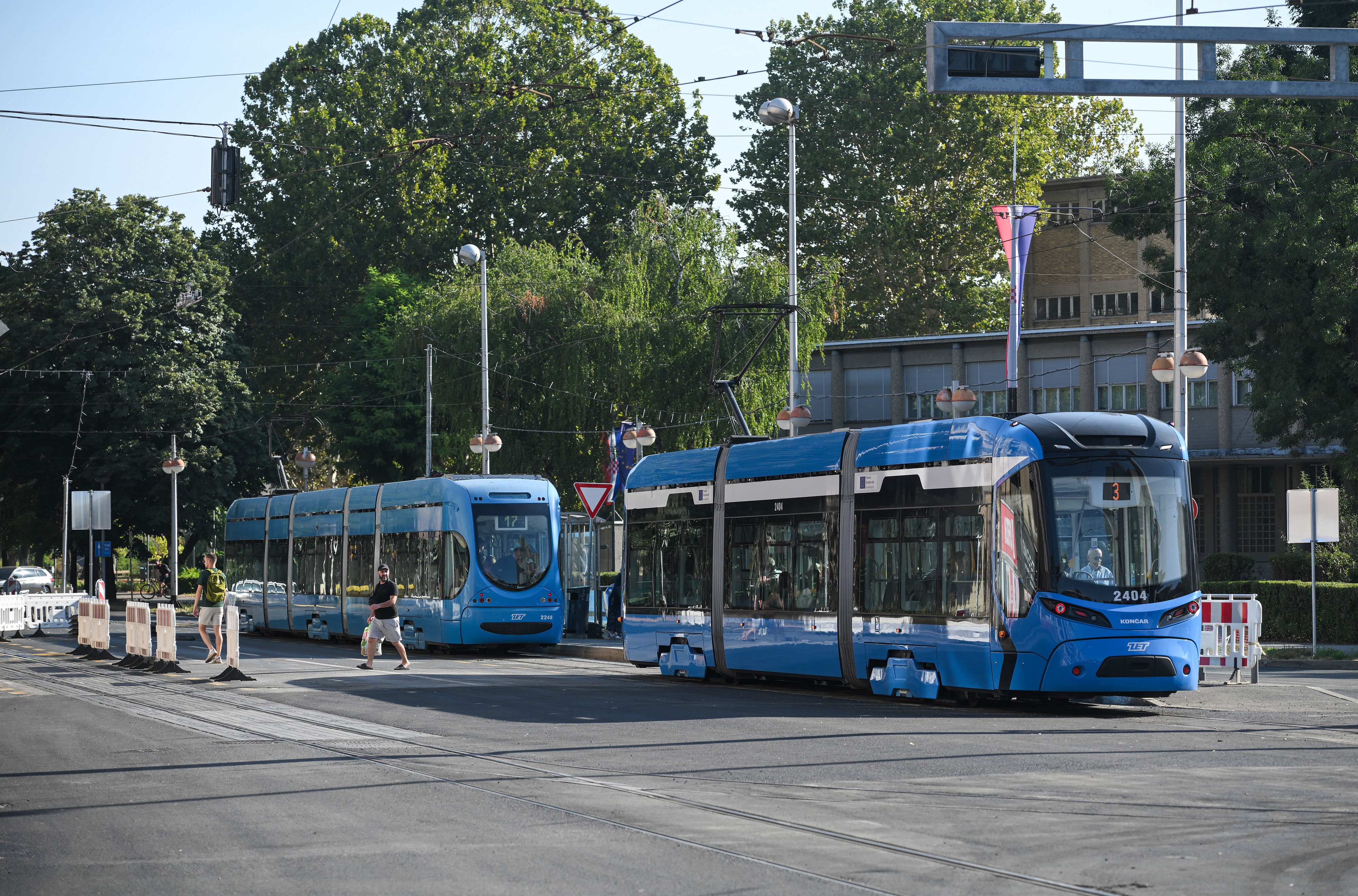 Uspostavljen je tramvajski promet Ulicom grada Vukovara nakon zavrsetka radova na raskrizju Savska - Vukovarska. Photo: Josip Regovic/PIXSELL