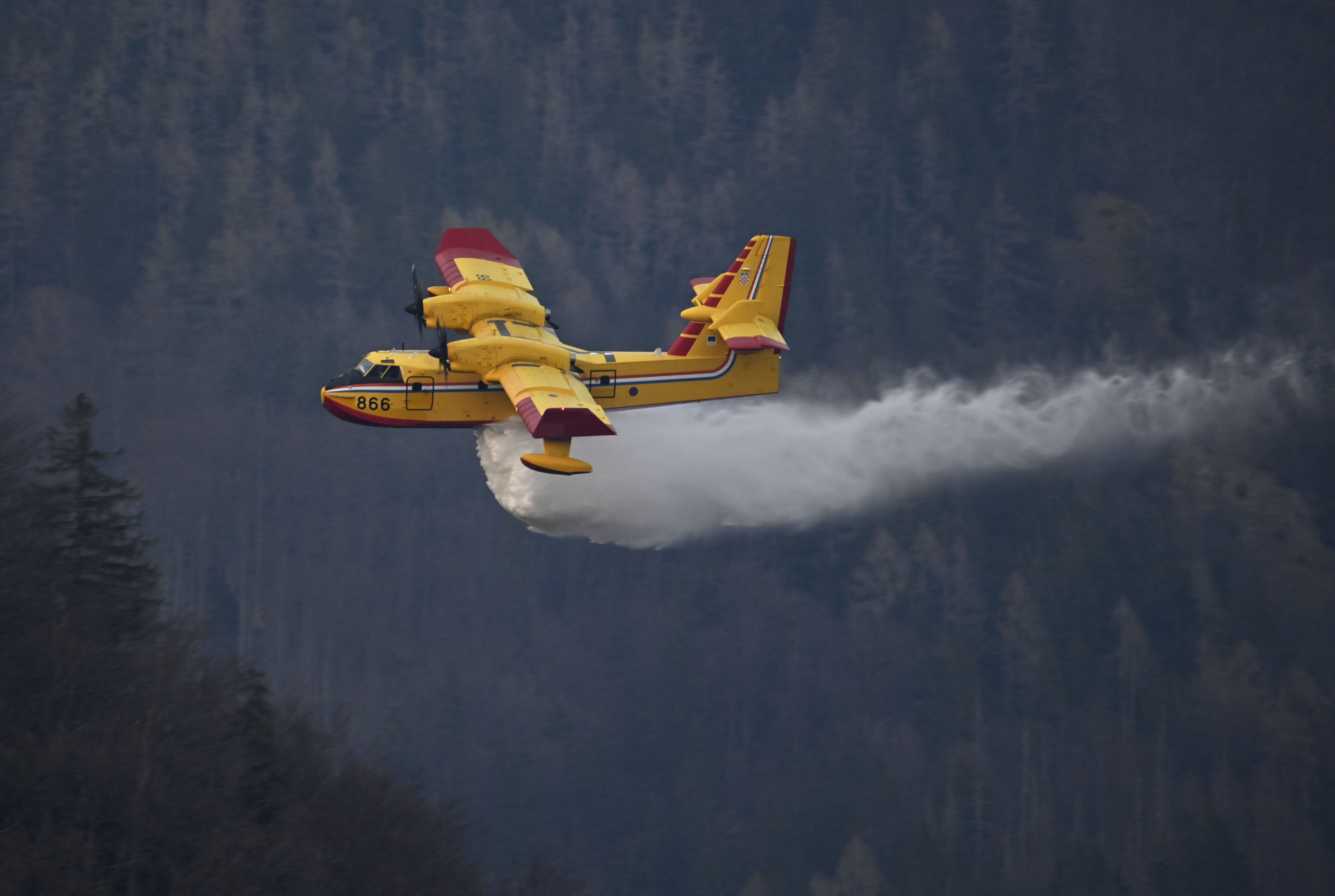 29. 03.2022. Slovenija, Potoce - Protupozarni avion Canadair CL-415. Photo: Ziga Zivulovic/F.A. BOBO