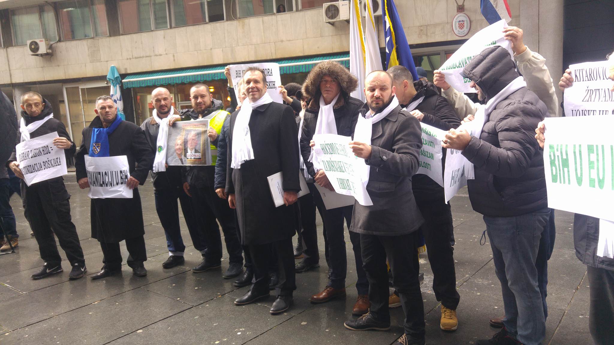 26981630_2090385134526872_570771643_o