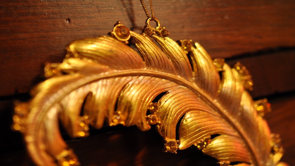 3 zlatni list Morgue File