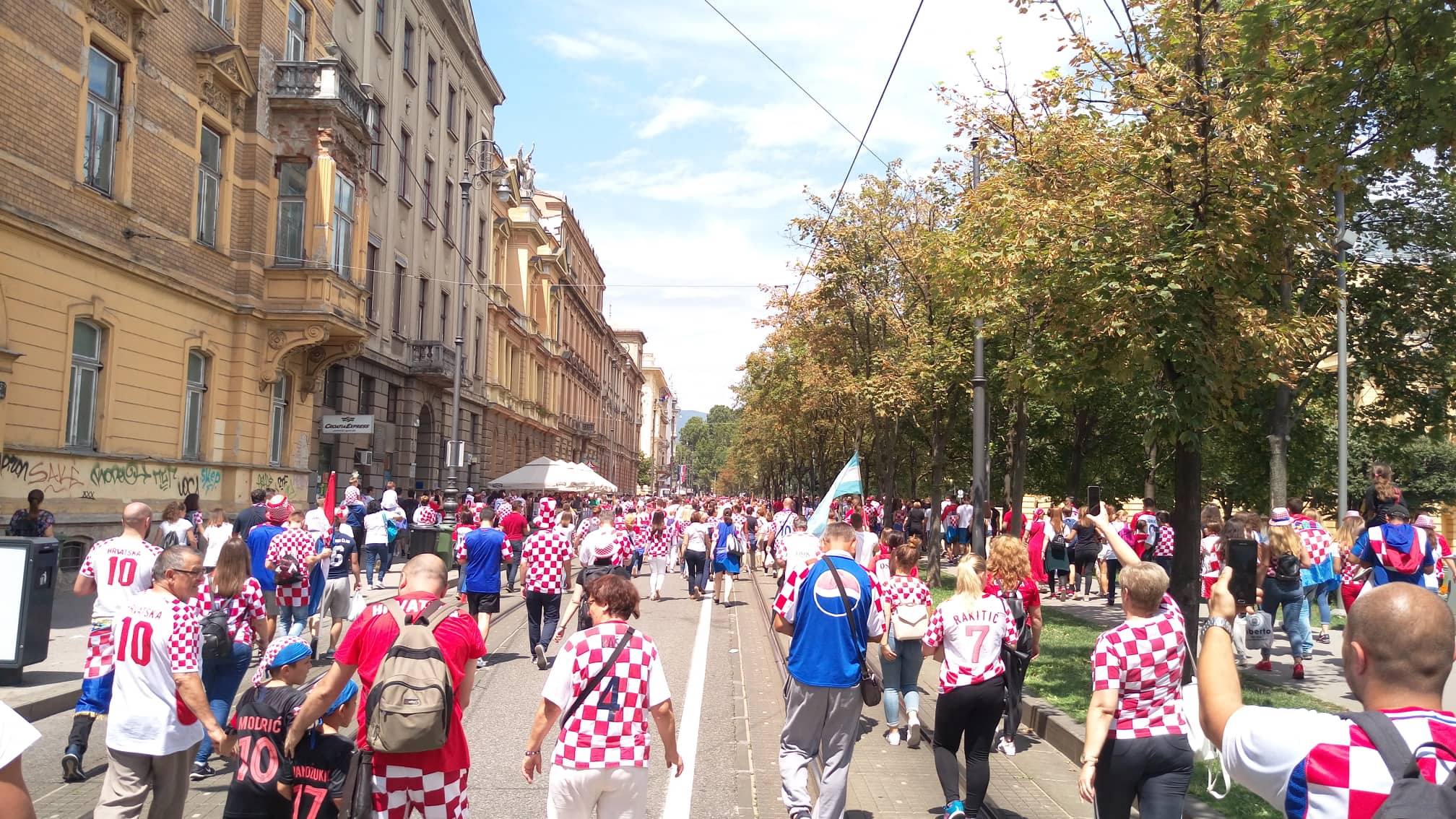 37243196_2470478399632622_2005412619543904256_n