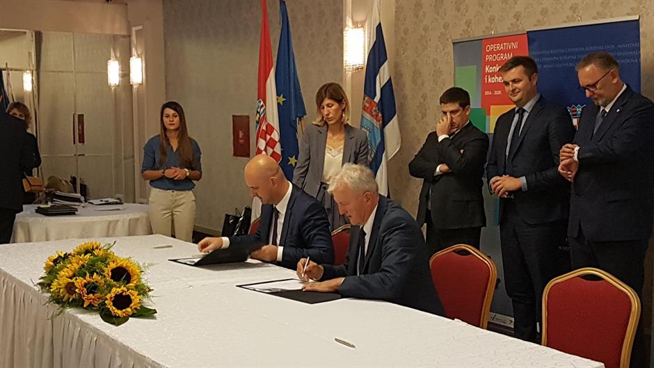 42217540_2021759444554030_293971549130588160_o