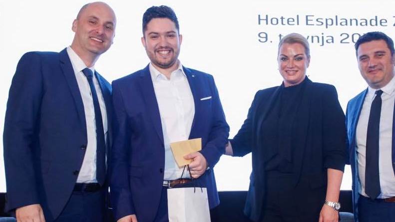 56739232_2456121651340716_901745331736150016_n