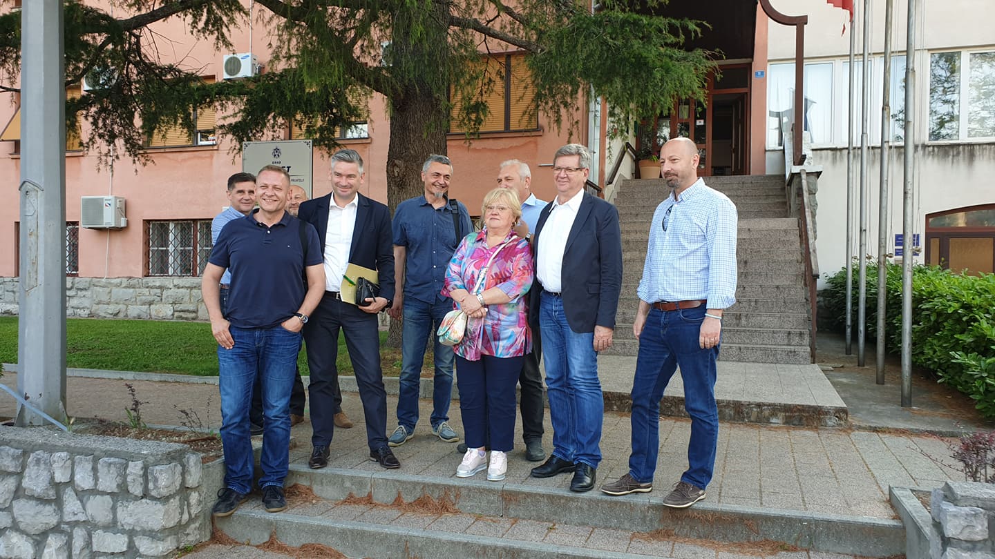 61903671_453879628491612_8109833535516311552_n