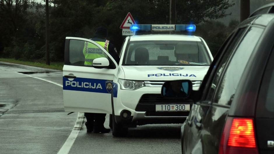 Policija, policijski auto