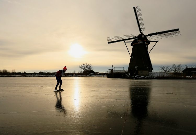 Klizanje-Amsterdam-Holandija-Reuters-EVA-PLEVIER-1-750x514