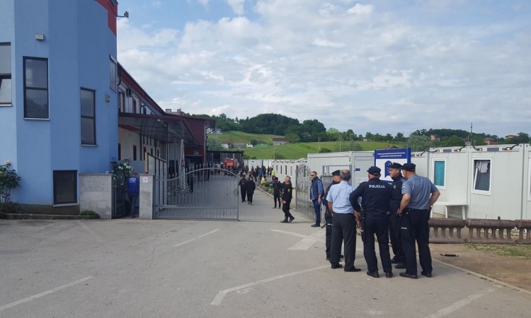 policija, velika kladuša