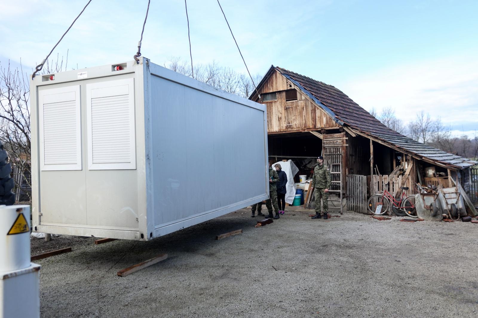 kontejner, potres, vojska, stambeni objekti