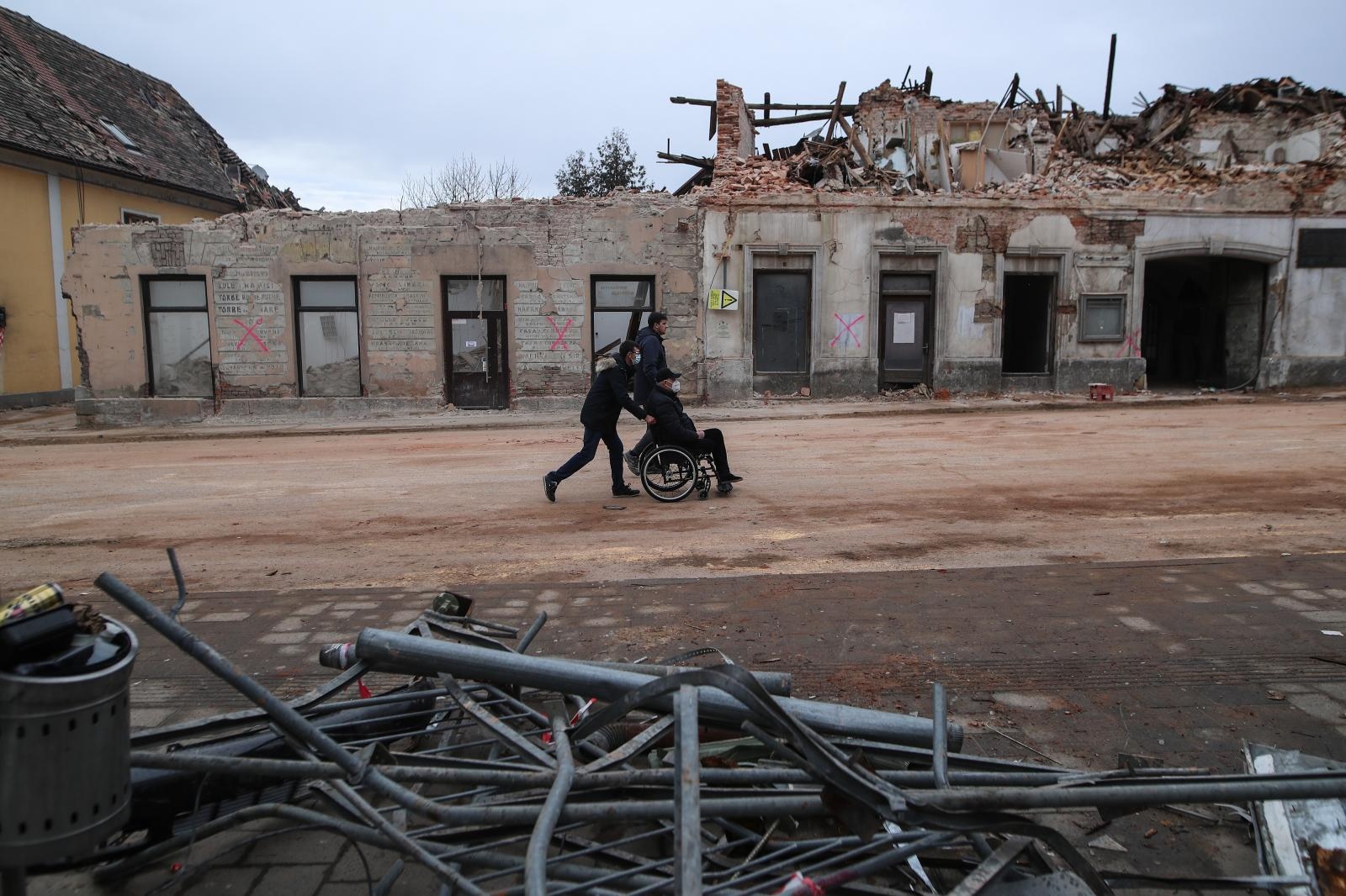 Petrinja: Peti dan nakon razornog potresa saniraju se posljedice