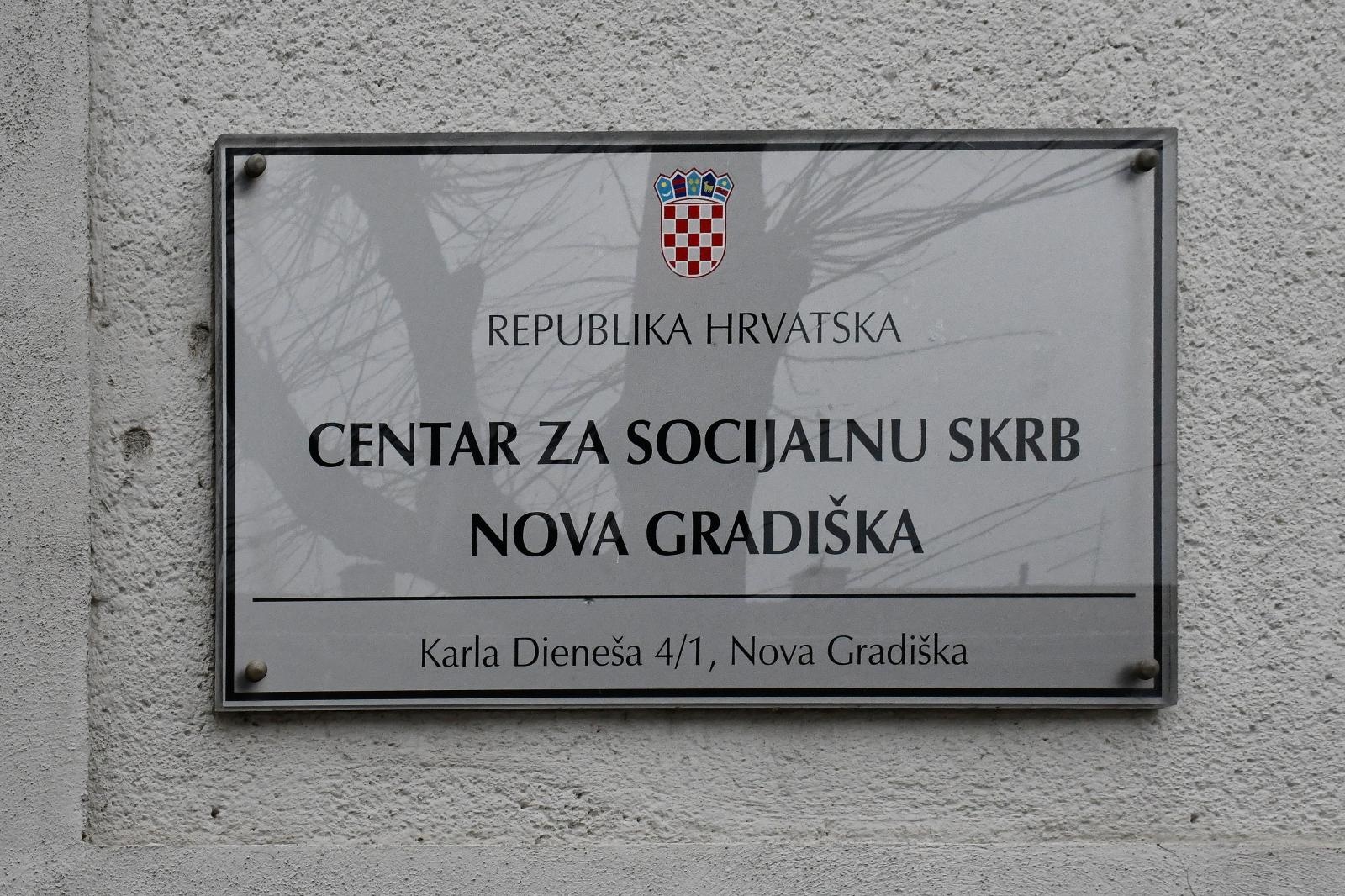 Nova Gradiška - Ravnatelj Centra za socijalnu skrb Branko Madunić govori o slučaju pretučene djevojčice koja se u bolnici bori za zivot.