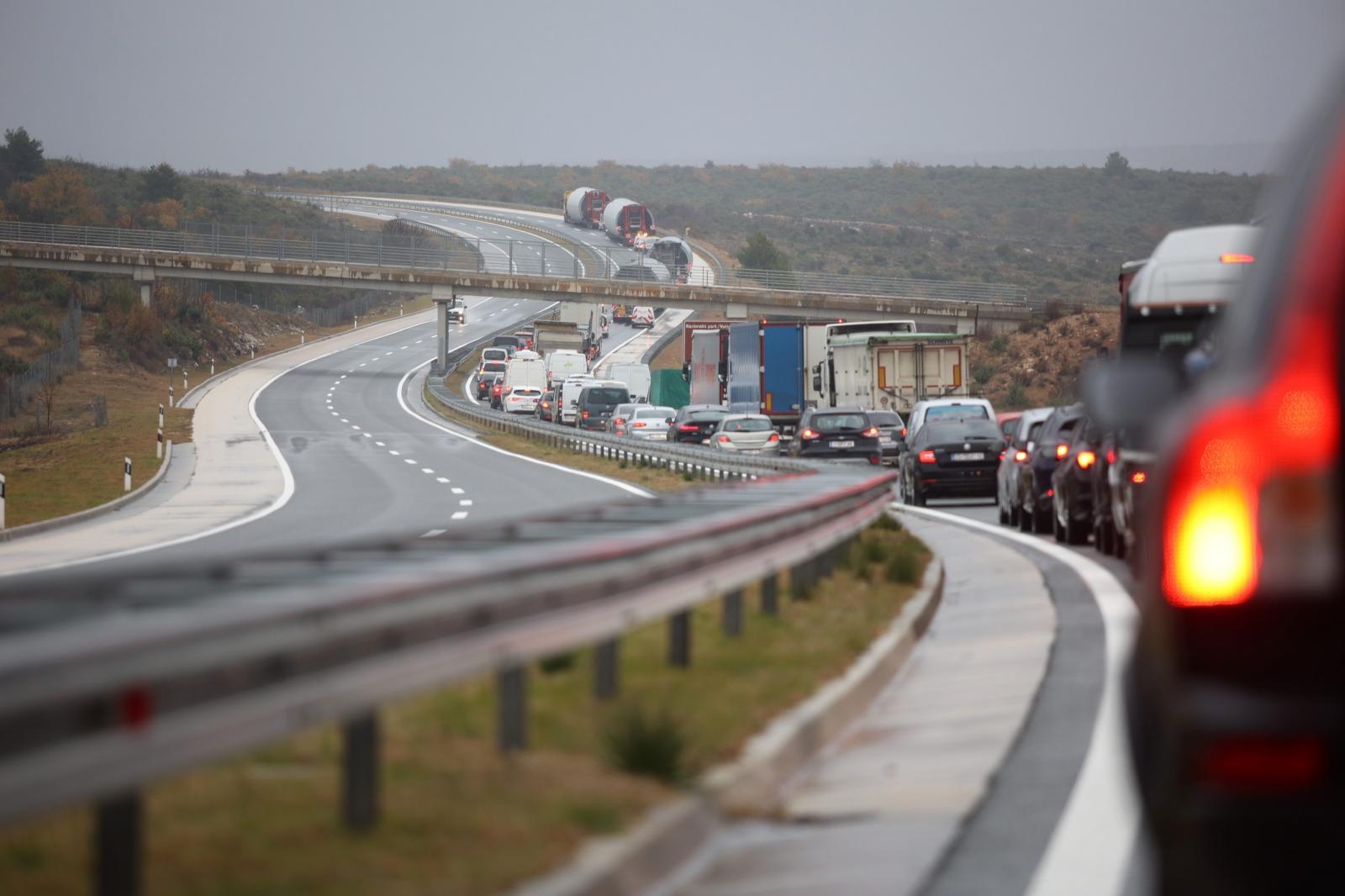 Gužva na A1 zbog prijevoza posebnog tereta
