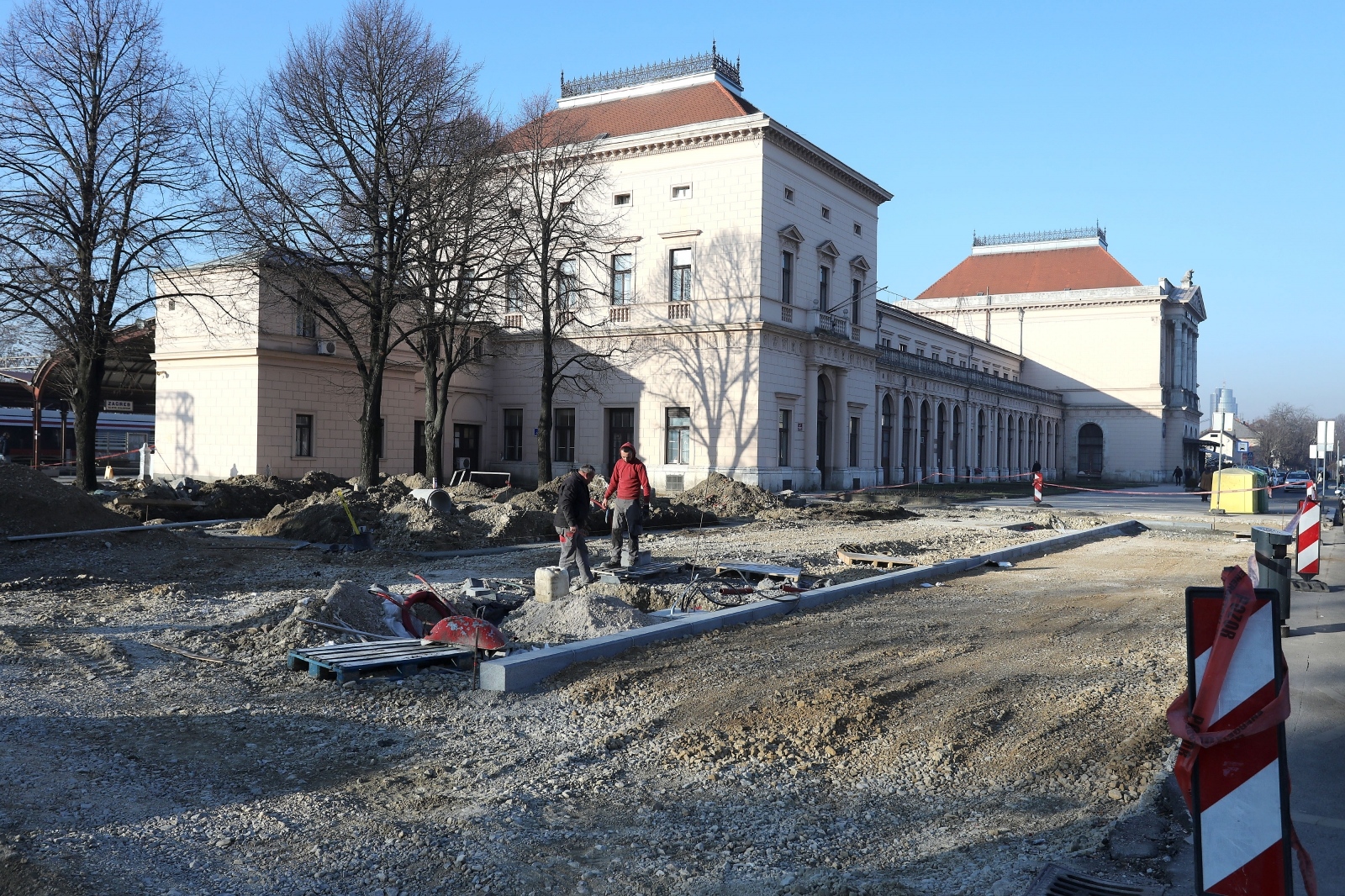 Radovi, Spomenik žrtvama Holokausta