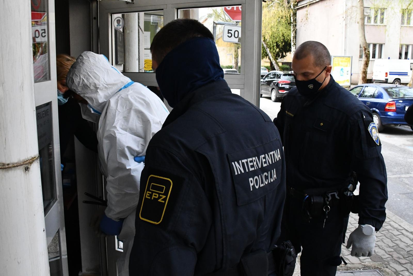 Slavonski Brod - Privođenje oca zlostavljane djevojčice na ispitivanje u DORH.