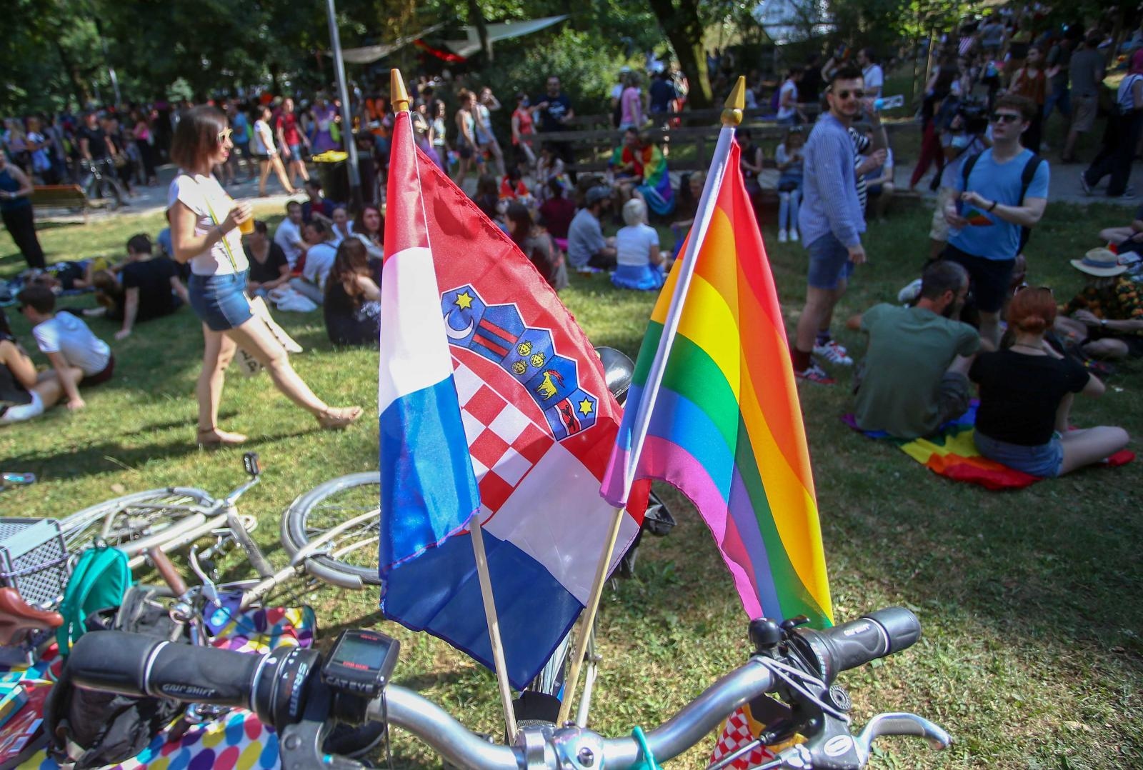Zagreb: Povorka ponosa pod sloganom "Prajd zauvijek" stigla do svog odredišta, parka Ribnjak