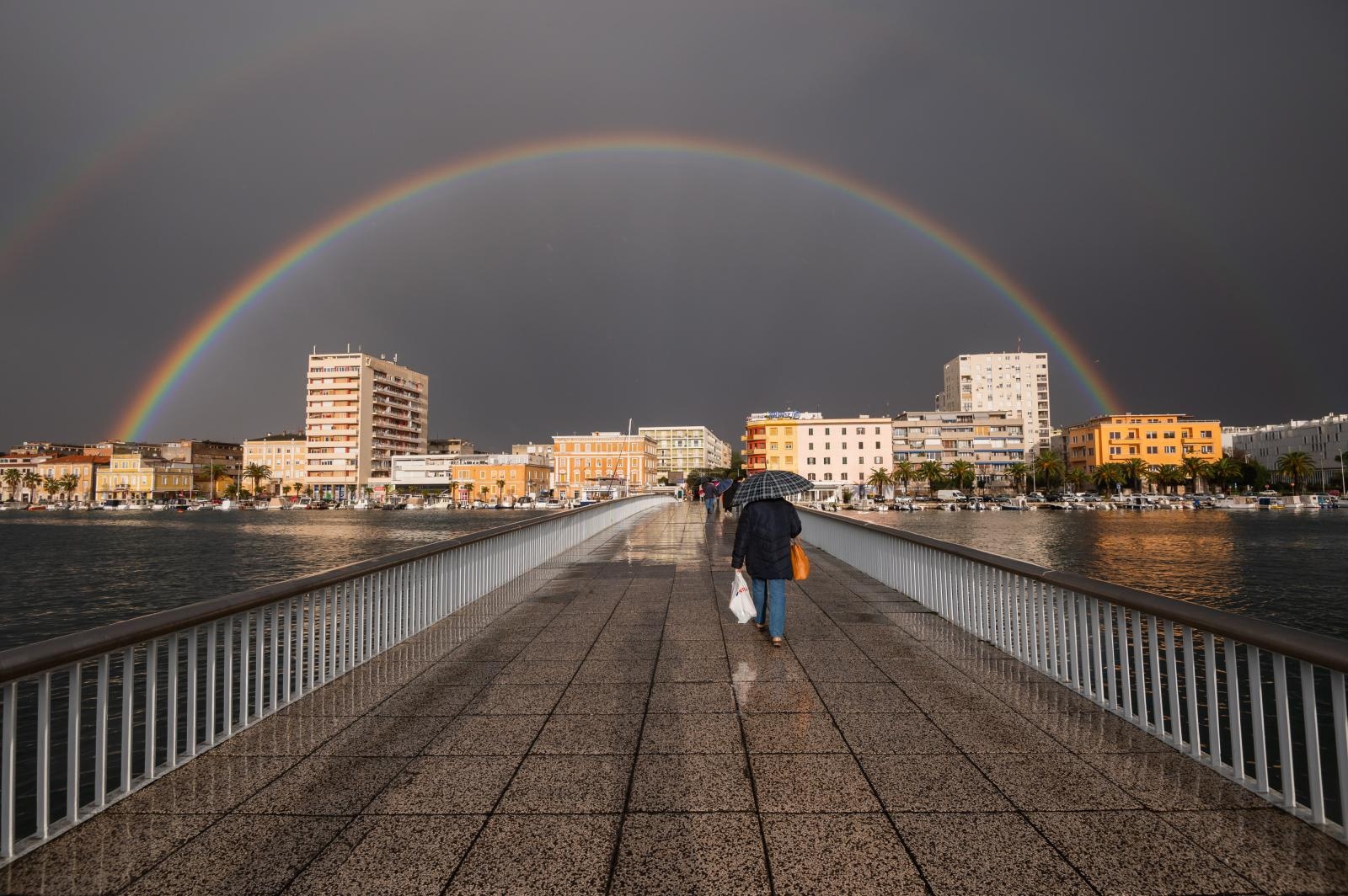 Nakon kišnog dana nad Zadrom se nadvila duga