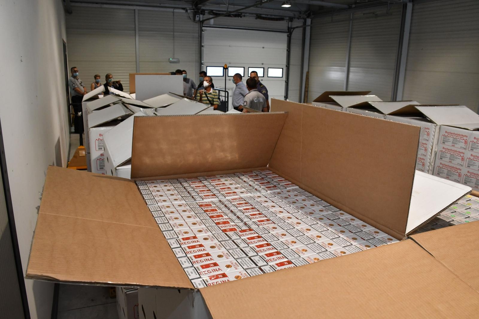 Velika zapljena cigareta na graničnom prijelazu u Staroj Gradiški