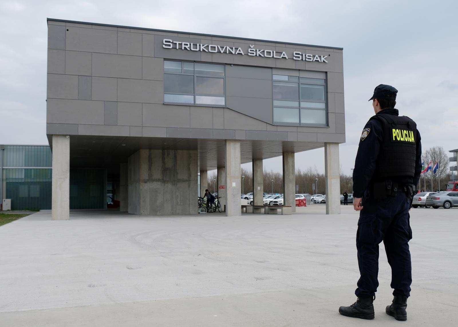 sisak, škola, bomba, policija
