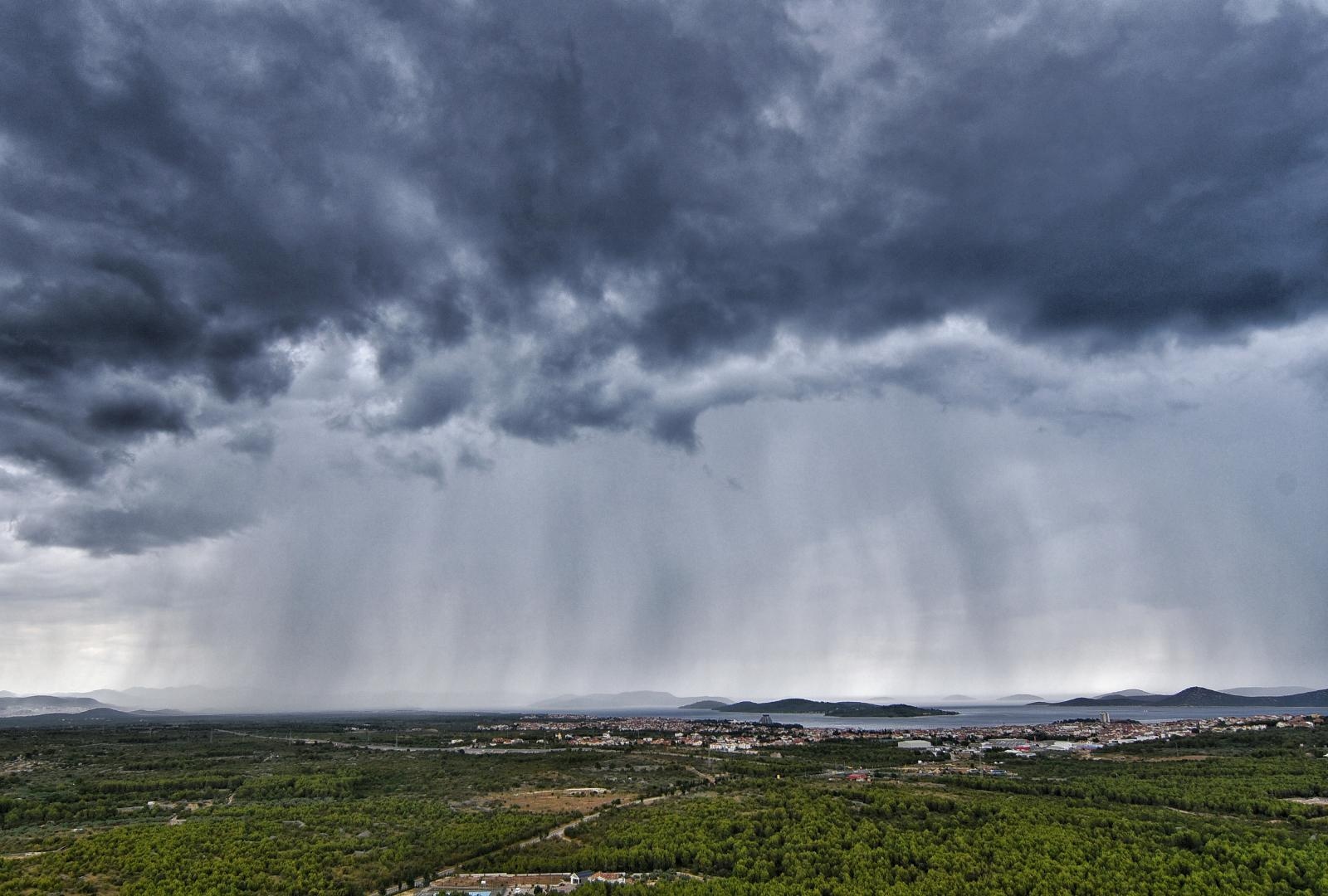 nevera, pljusak, oblačno, kiša, PIXSELL
