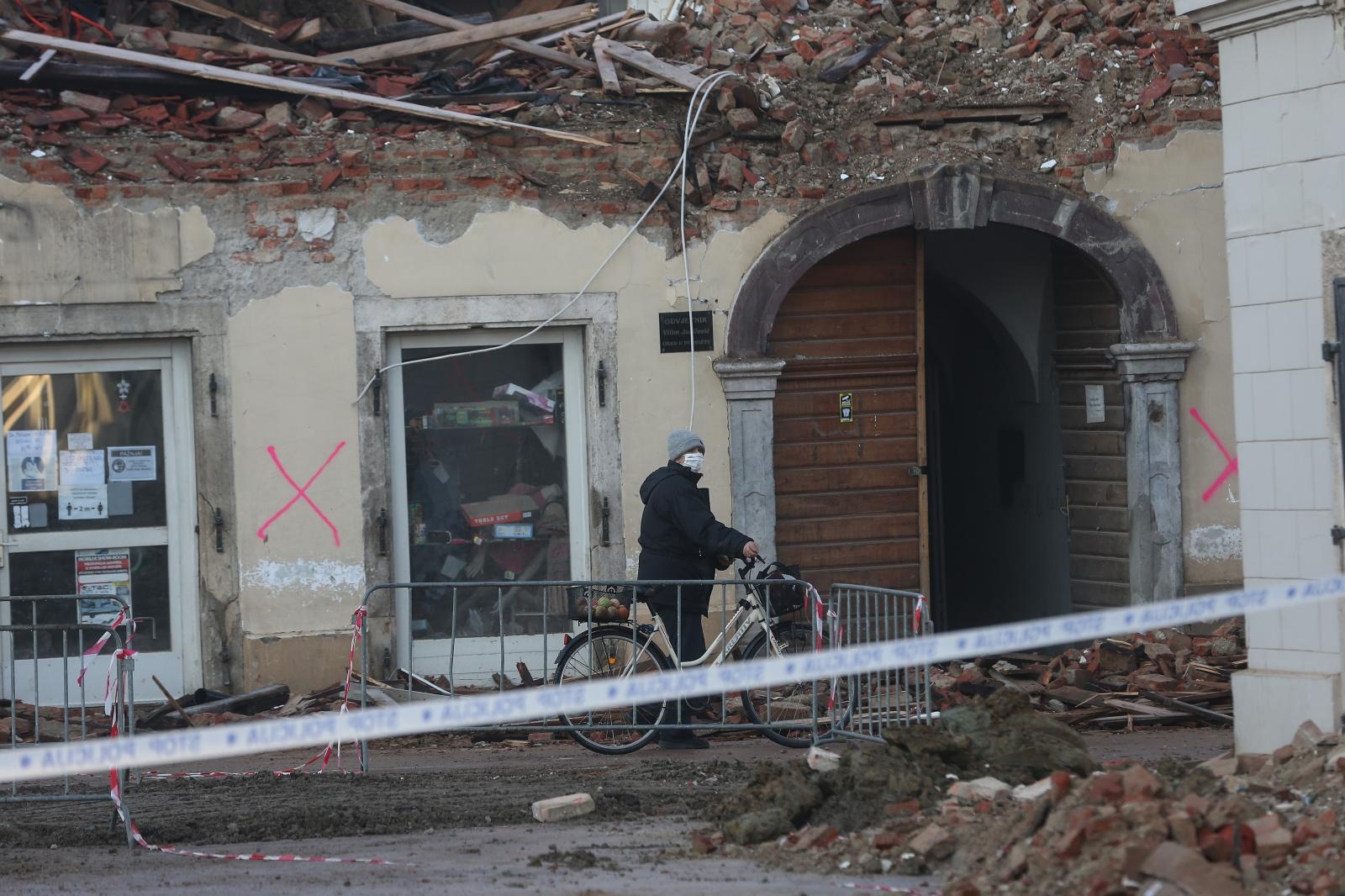 Centar Petrinje zatvoren zb og opasnosti od novih urušavanja