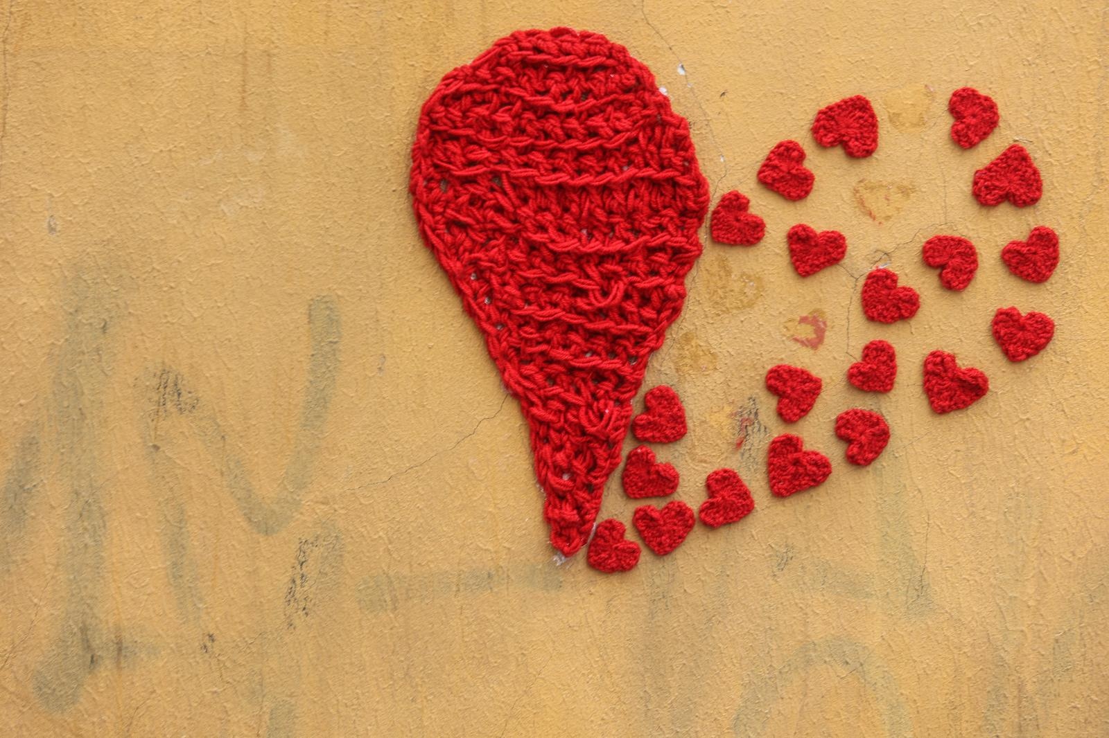 Zagreb: Vuneno srce na pročelju zgrade na Gornjem gradu