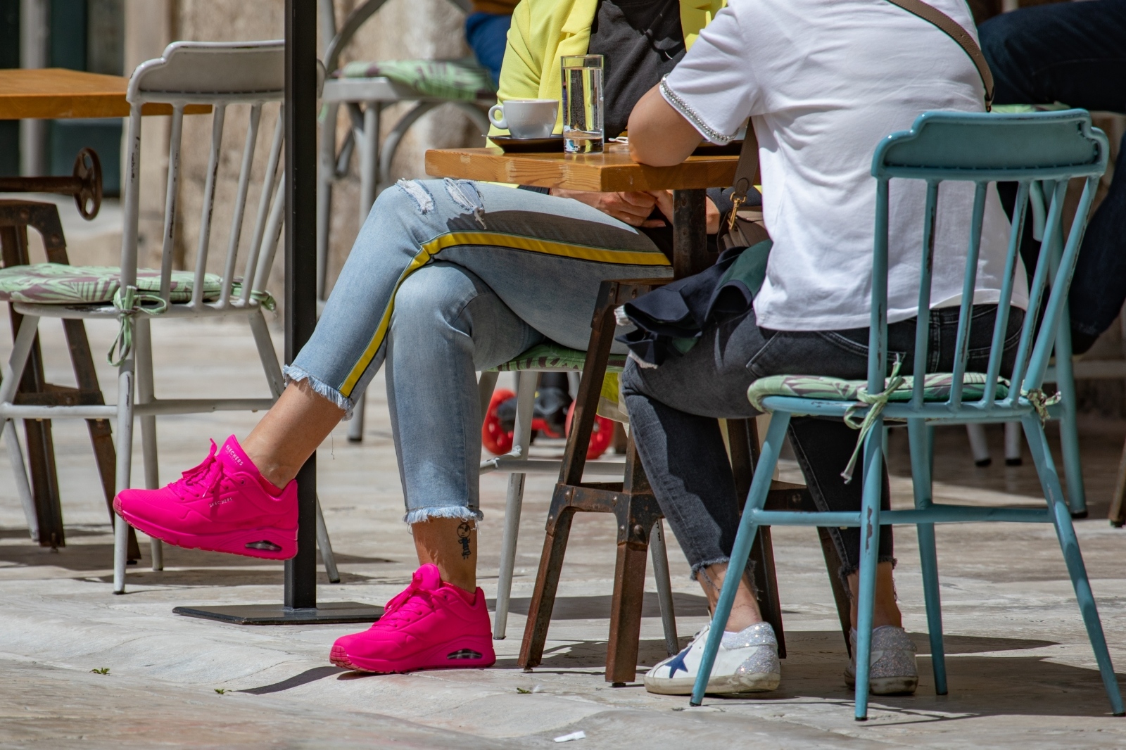 kafić, dubrovnik, ugostitelji, ljudi, terasa, kava, piće