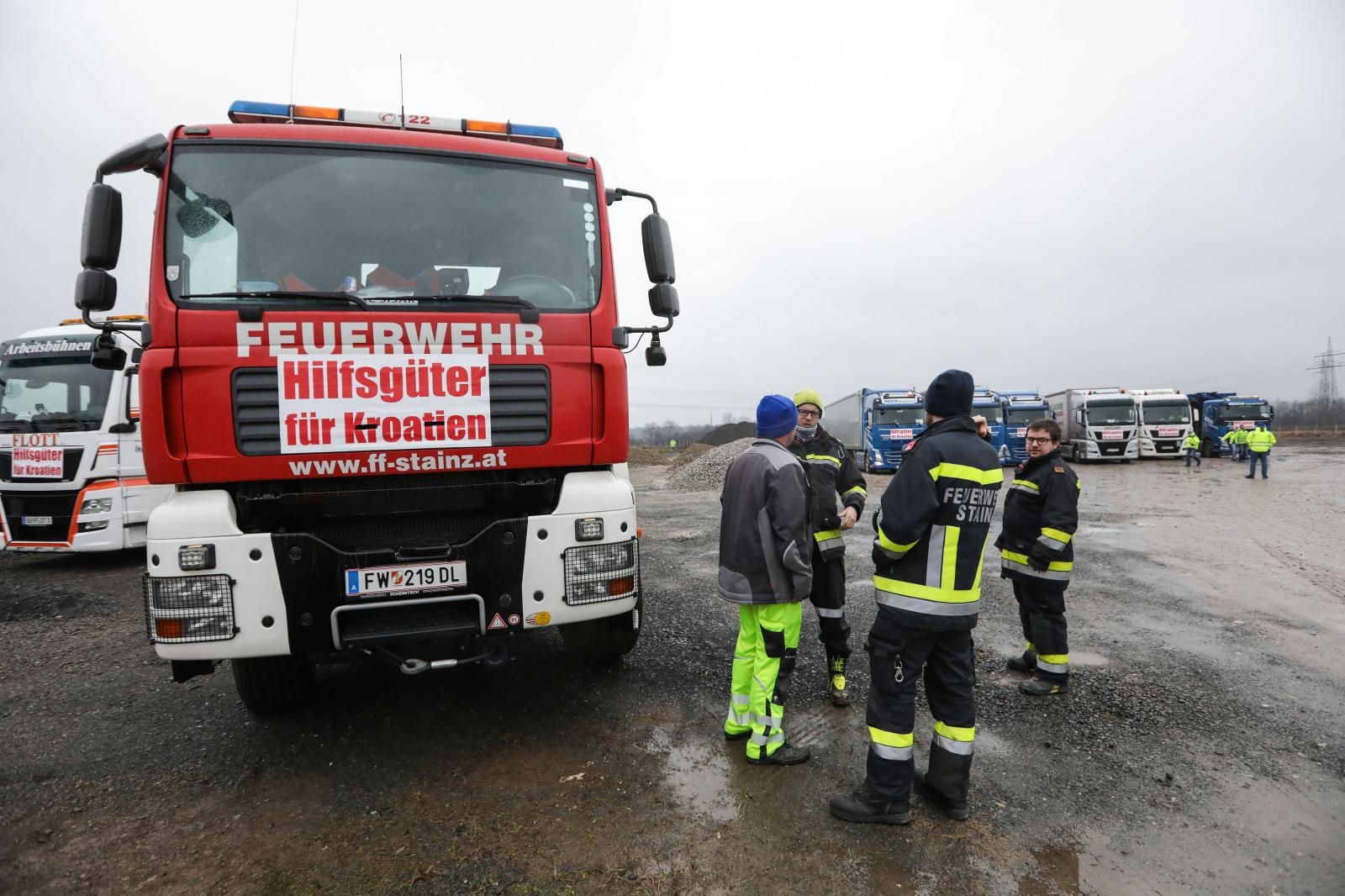 Sisak: Austrijski konvoj kamiona stigao s donacijama za potresom pogođena područja