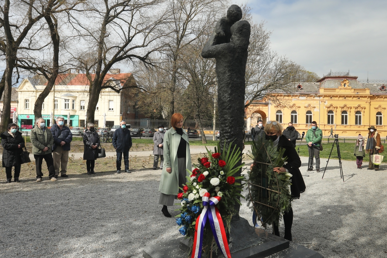 "Majka i dijete", Osijek
