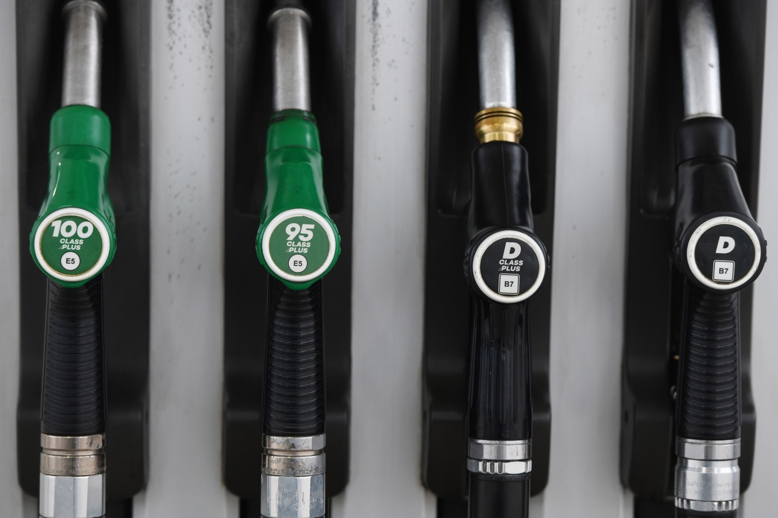 ina, gorivo, benzinska pumpa