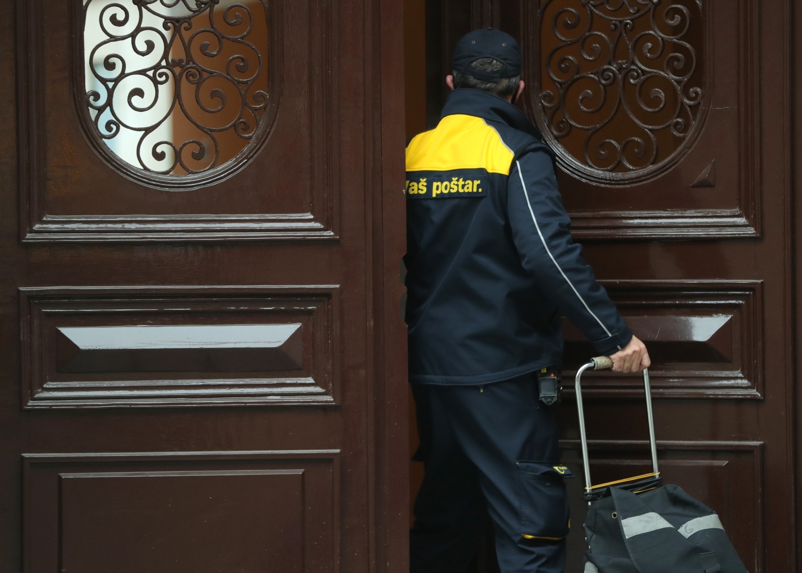 Hrvatska pošta, poštar, pošta