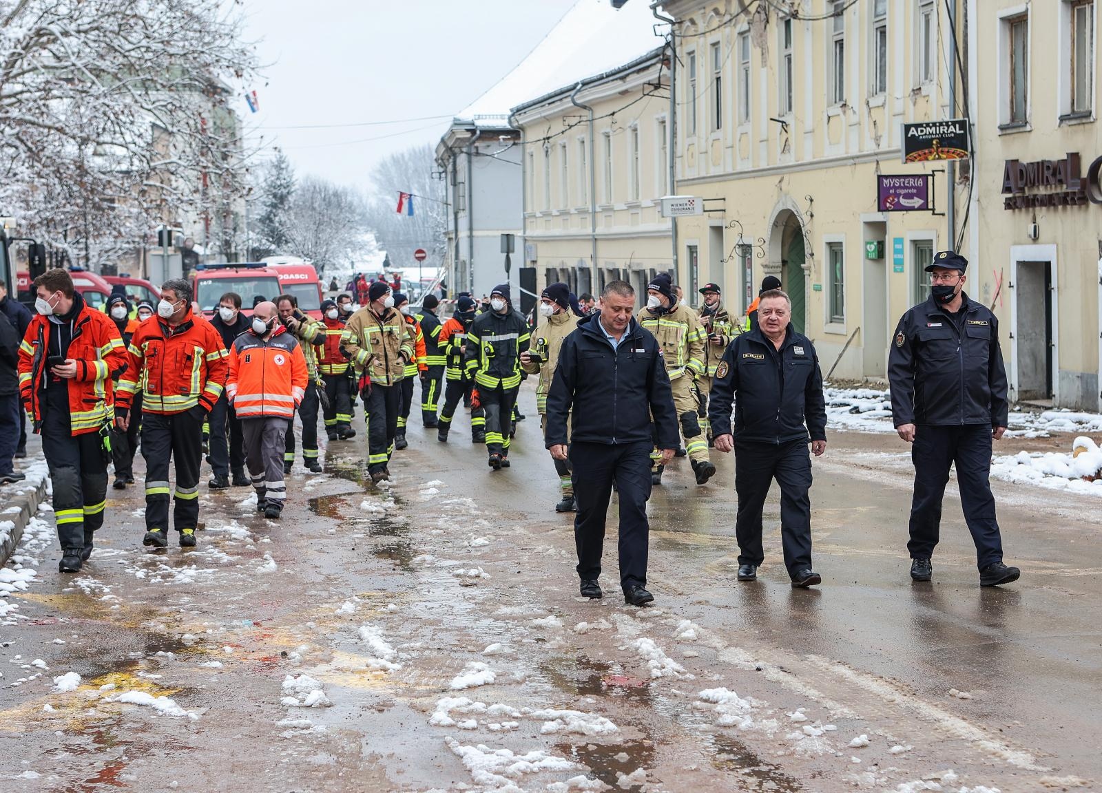 Vatrogasci proveli svoje austrijske i njemačke kolege po razrušenoj Petrinji