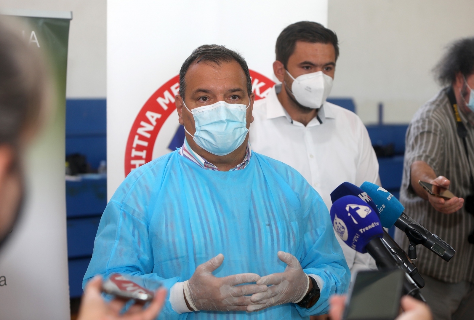 Karlovac: Ministar Beroš cijepio građane protiv koronavirusa i dao izjavu za medije